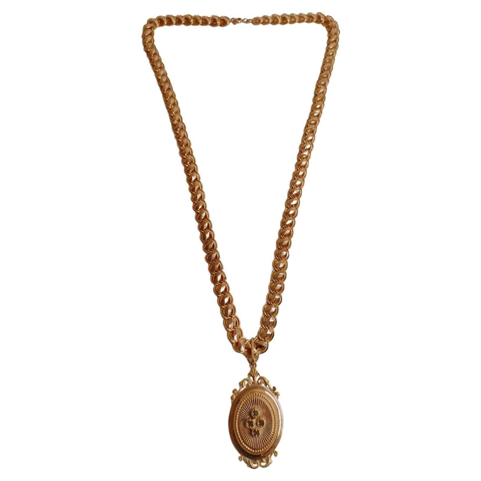 Georgian Long Chain 18K Gold Necklace with French Medallion For Sale 3