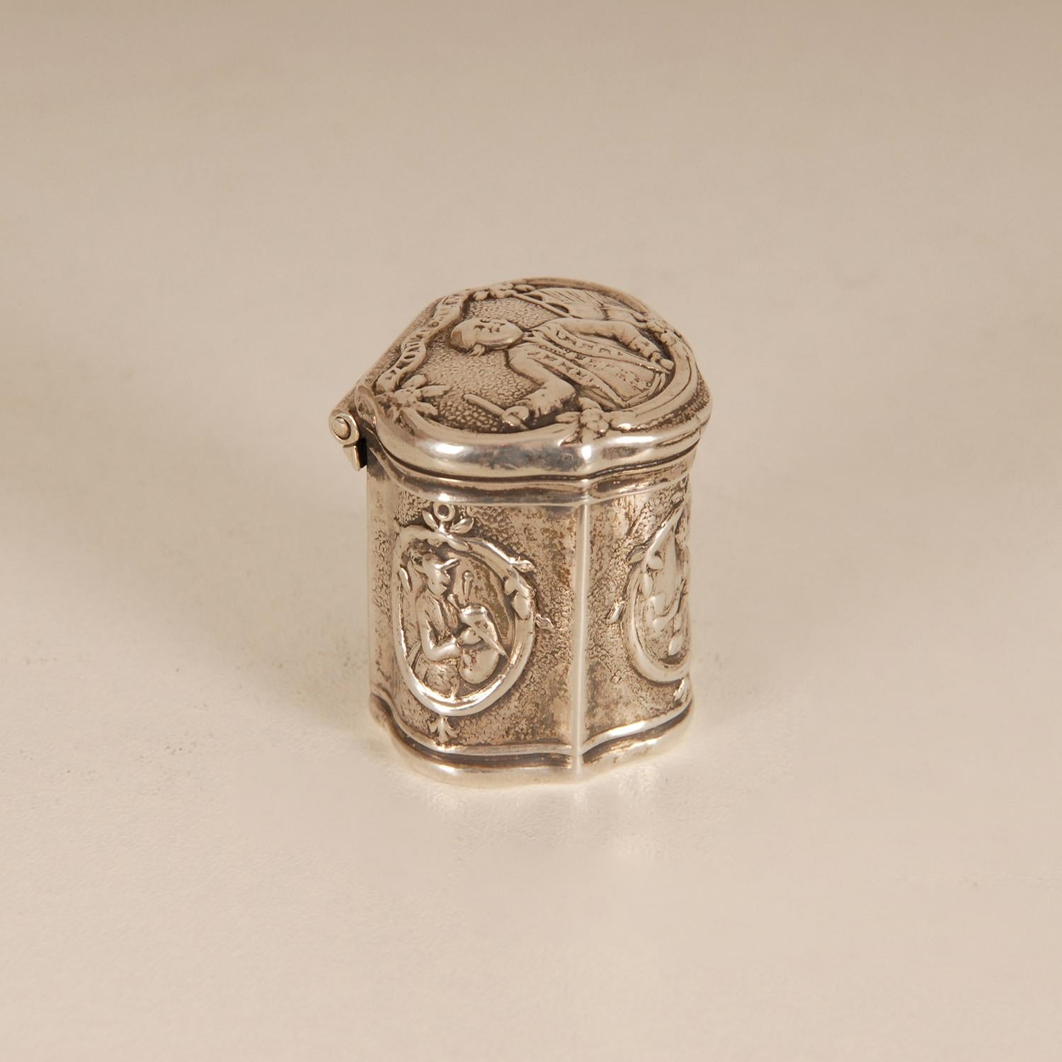 Georgian Louis XVI 18th Century Dutch Silver Snuff Box Scent Box 1782 For Sale 3