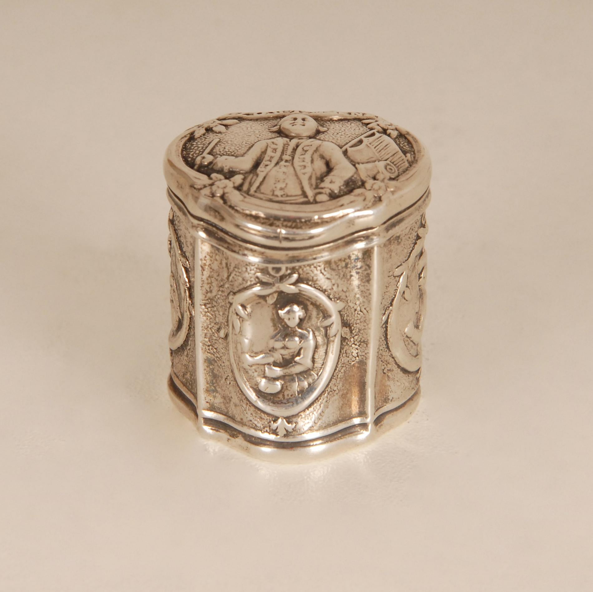 Hand-Crafted Georgian Louis XVI 18th Century Dutch Silver Snuff Box Scent Box 1782 For Sale