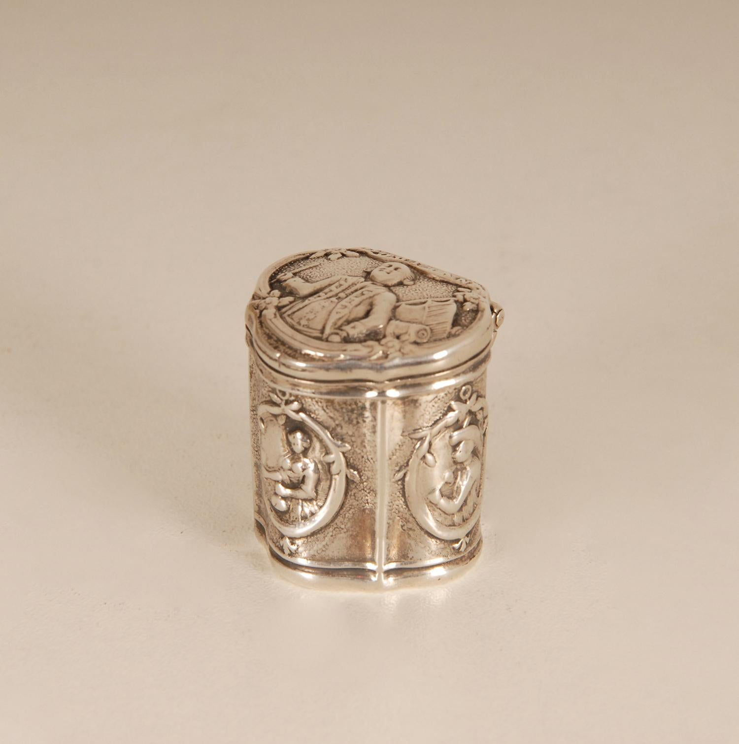 Georgian Louis XVI 18th Century Dutch Silver Snuff Box Scent Box 1782 In Good Condition For Sale In Wommelgem, VAN