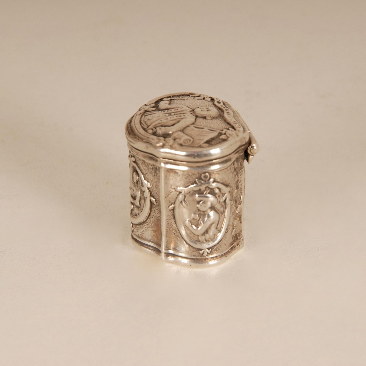 18th Century and Earlier Georgian Louis XVI 18th Century Dutch Silver Snuff Box Scent Box 1782 For Sale