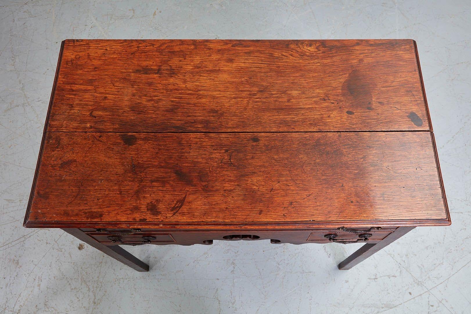 English Georgian Lowboy with Scalloped Apron For Sale