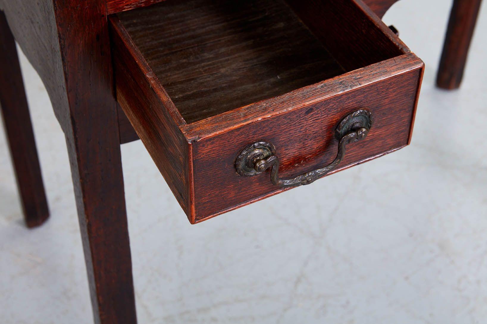 Georgian Lowboy with Scalloped Apron For Sale 1