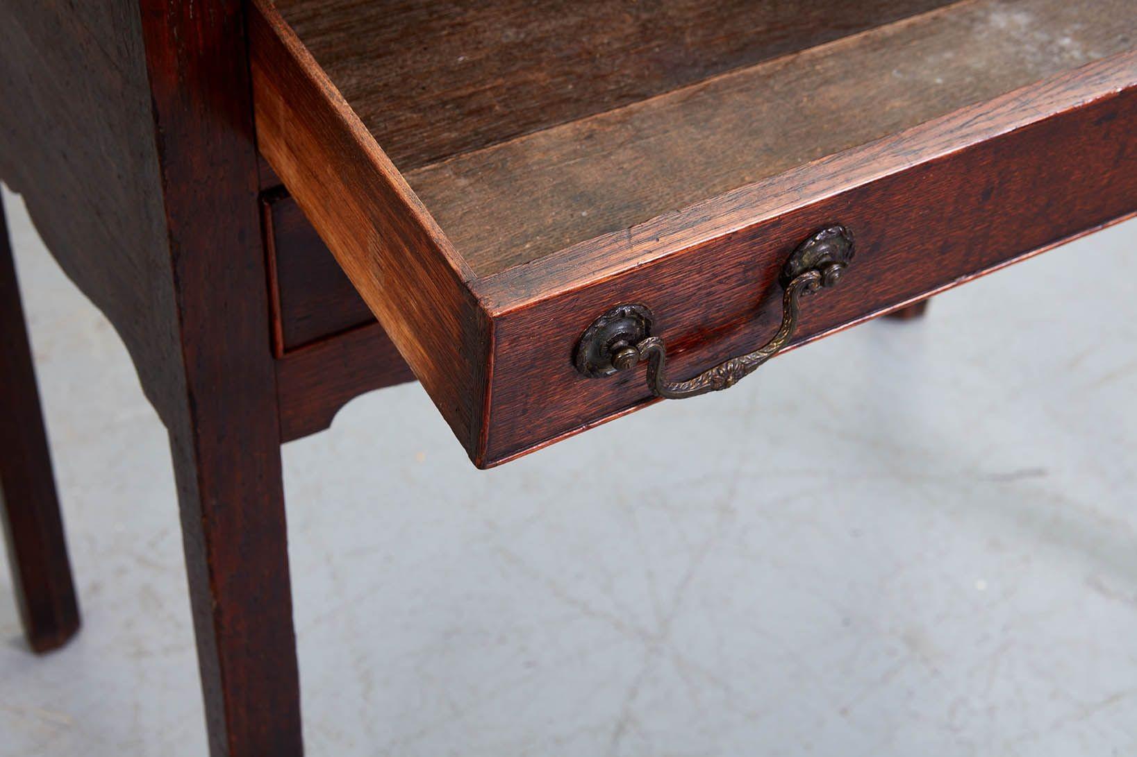 Georgian Lowboy with Scalloped Apron For Sale 3