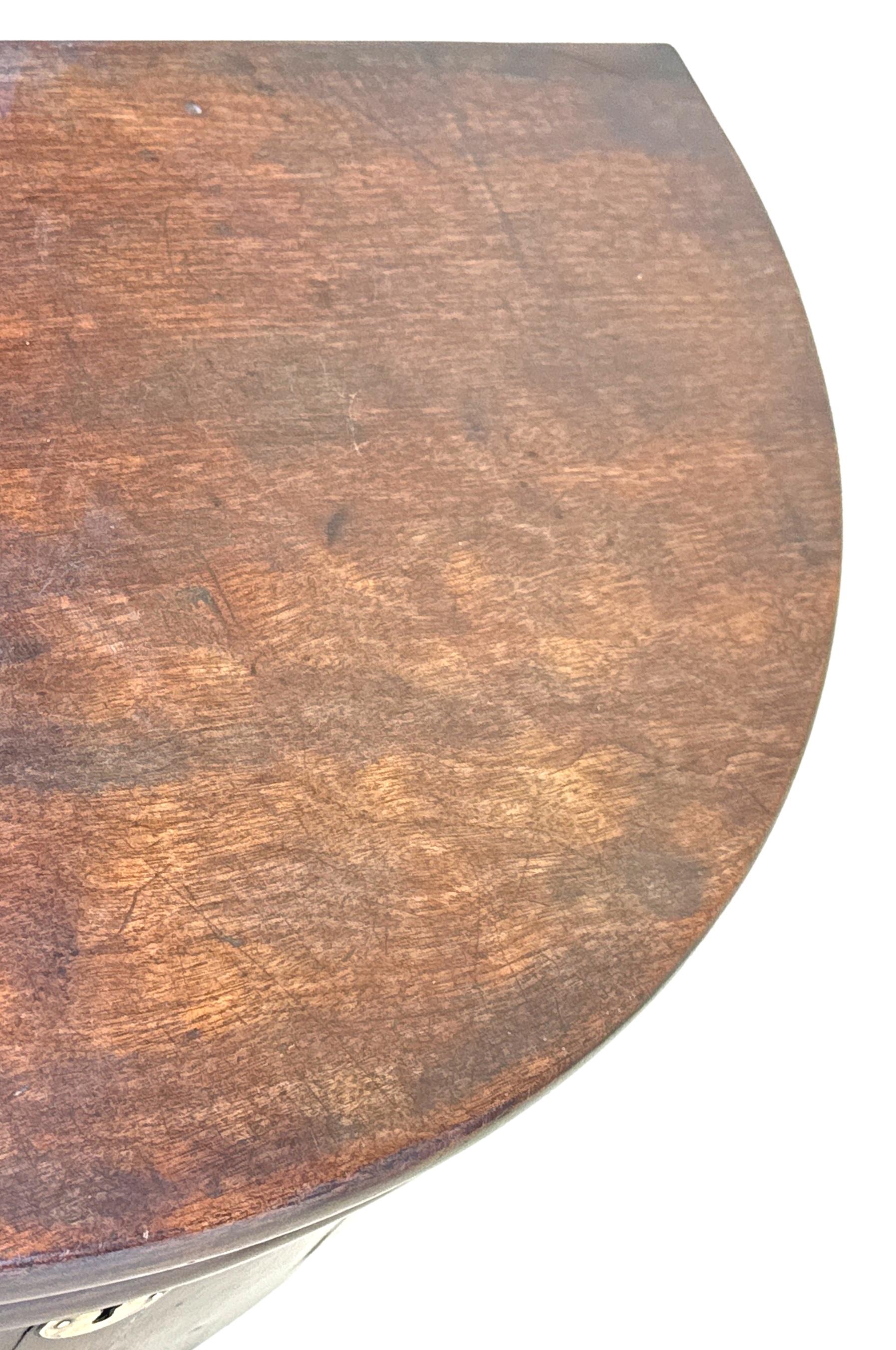 Table à thé Demi Lune en acajou de style géorgien du 18e siècle en vente 4
