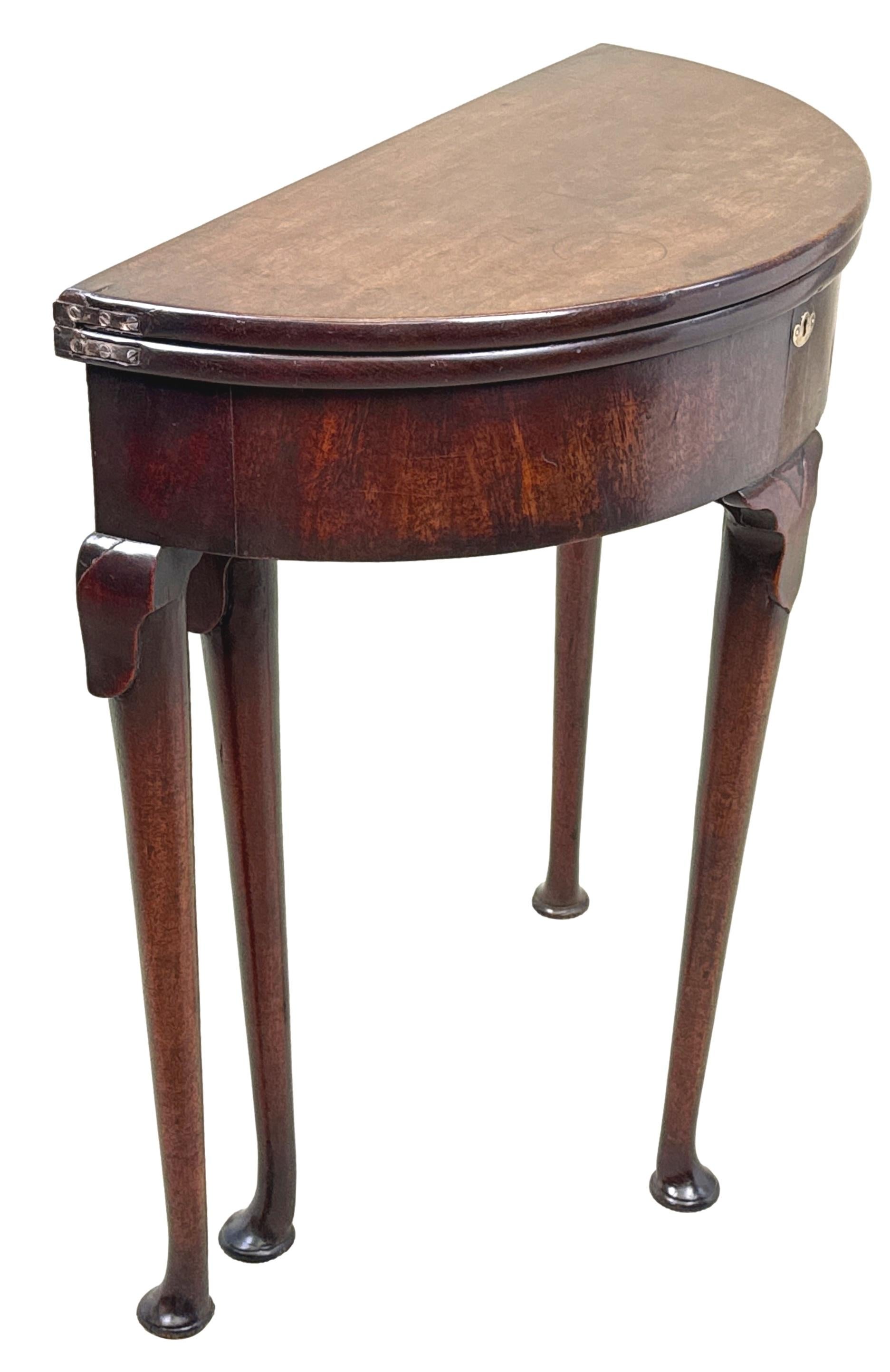 Table à thé Demi Lune en acajou de style géorgien du 18e siècle en vente 1