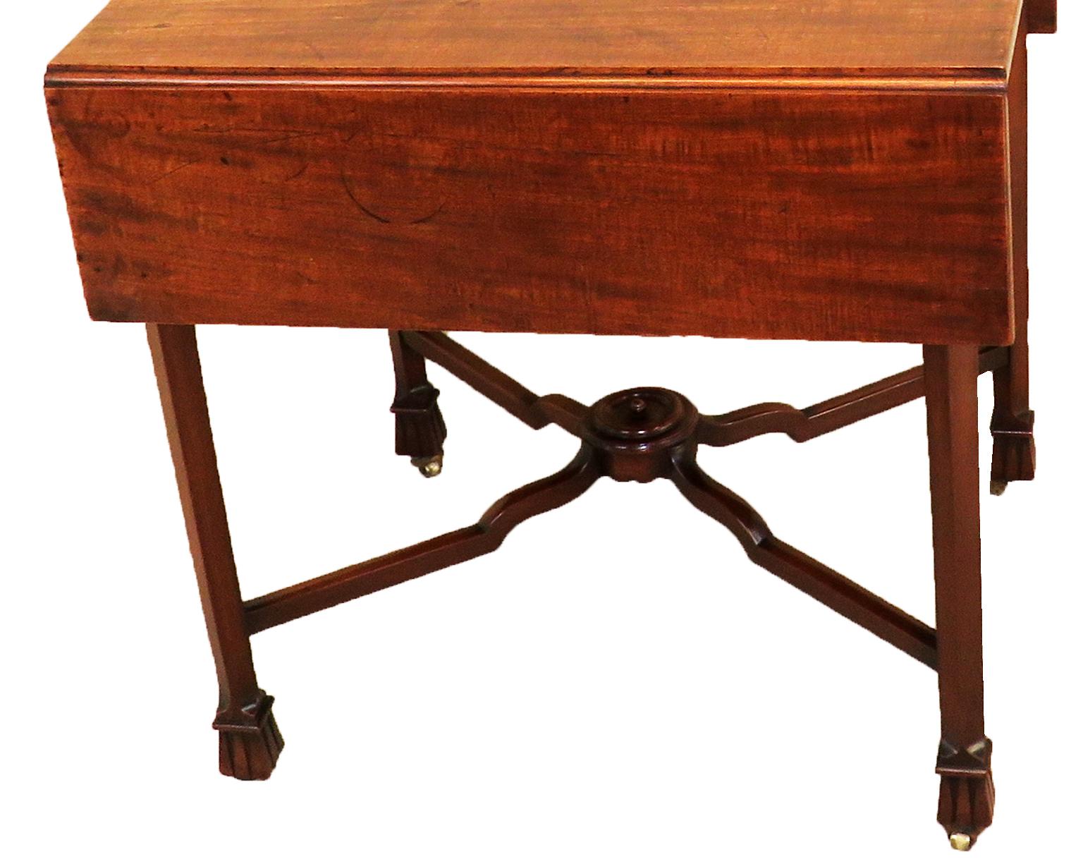 Georgian Mahogany 18th Century Pembroke Table In Good Condition In Bedfordshire, GB