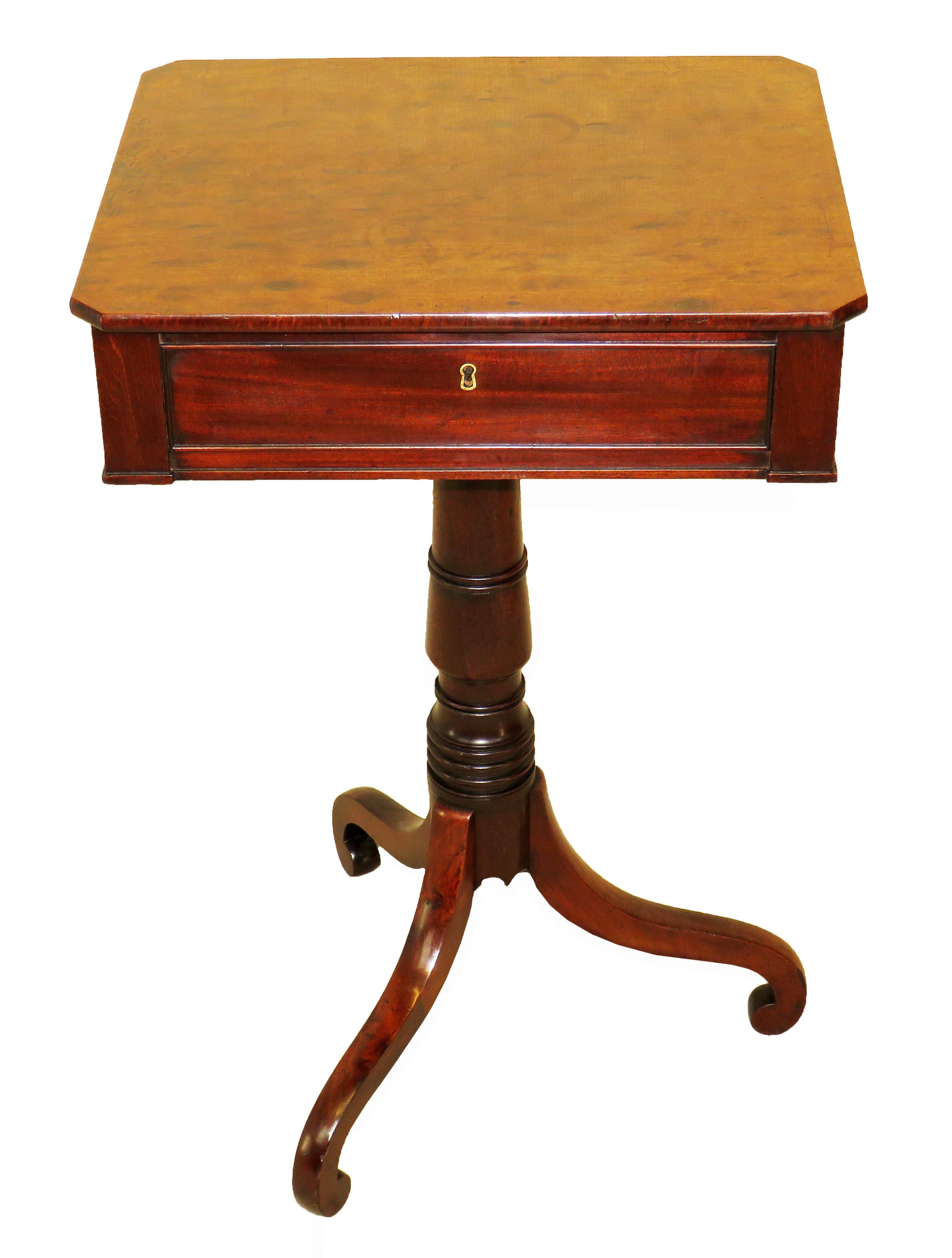 Georgian Mahogany 19th Century Oblong Lamp Table In Good Condition For Sale In Bedfordshire, GB