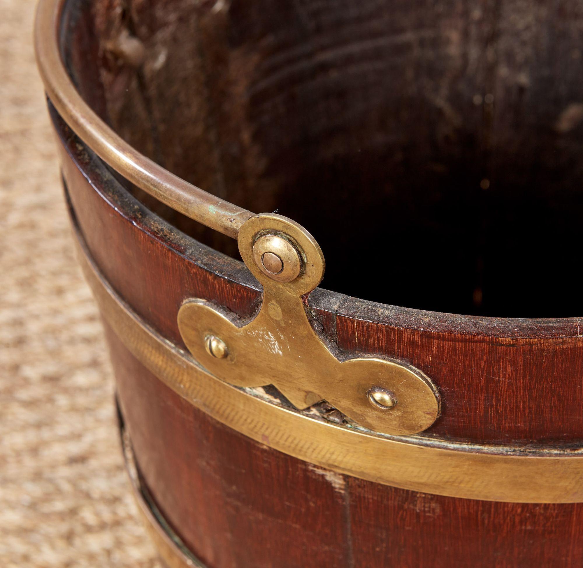 Georgian Mahogany and Brass Peat Bucket Georgiano en venta