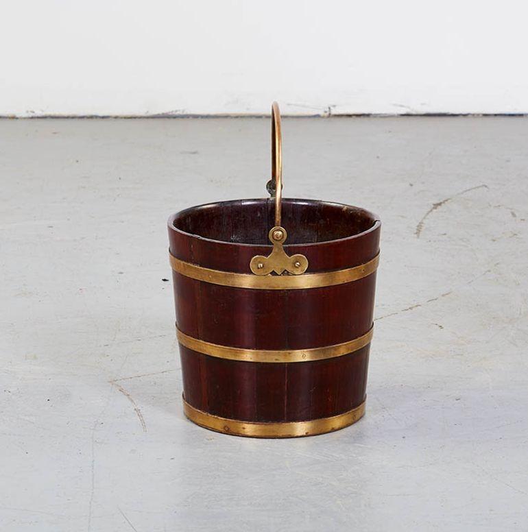 Cubo de turba georgiano de caoba y latón en Bueno estado para la venta en Greenwich, CT