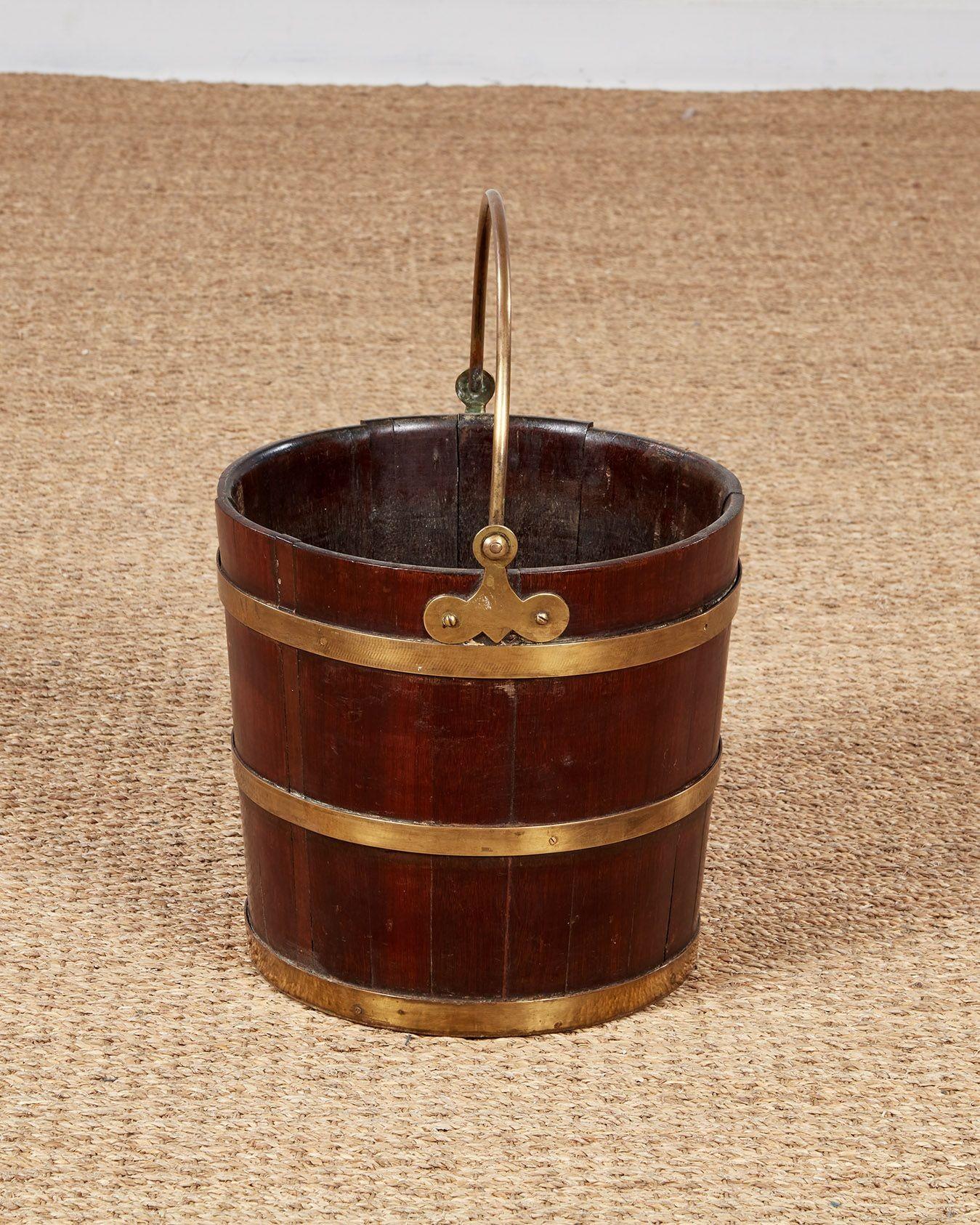 Georgian Mahogany and Brass Peat Bucket en Bueno estado para la venta en Greenwich, CT