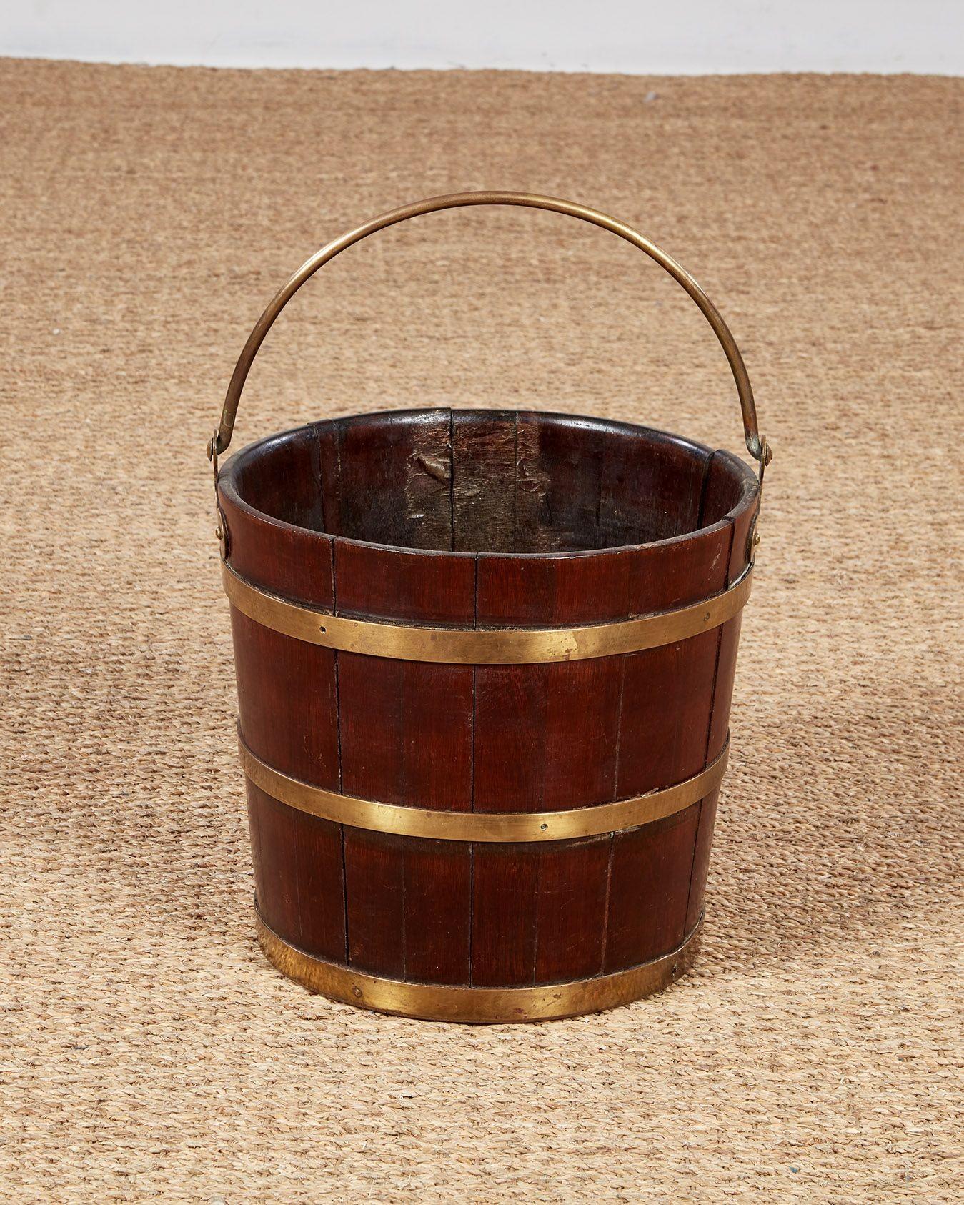 Georgian Mahogany and Brass Peat Bucket siglo XVIII en venta