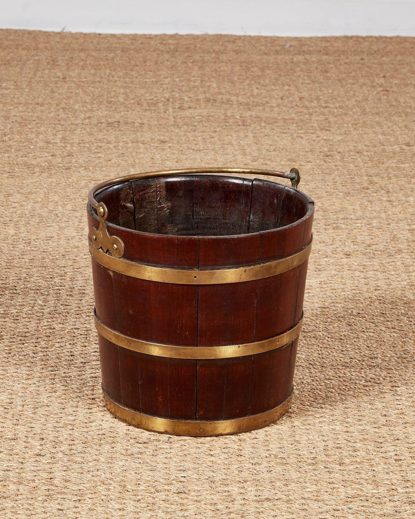 Georgian Mahogany and Brass Peat Bucket Caoba en venta