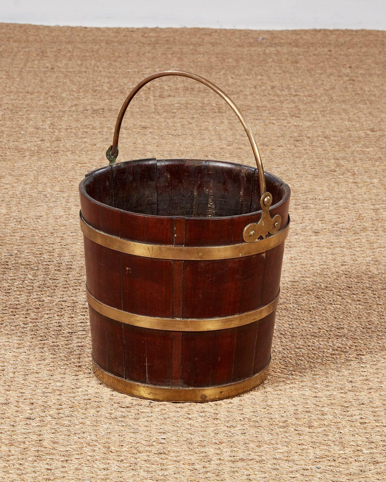 Georgian Mahogany and Brass Peat Bucket en venta 2