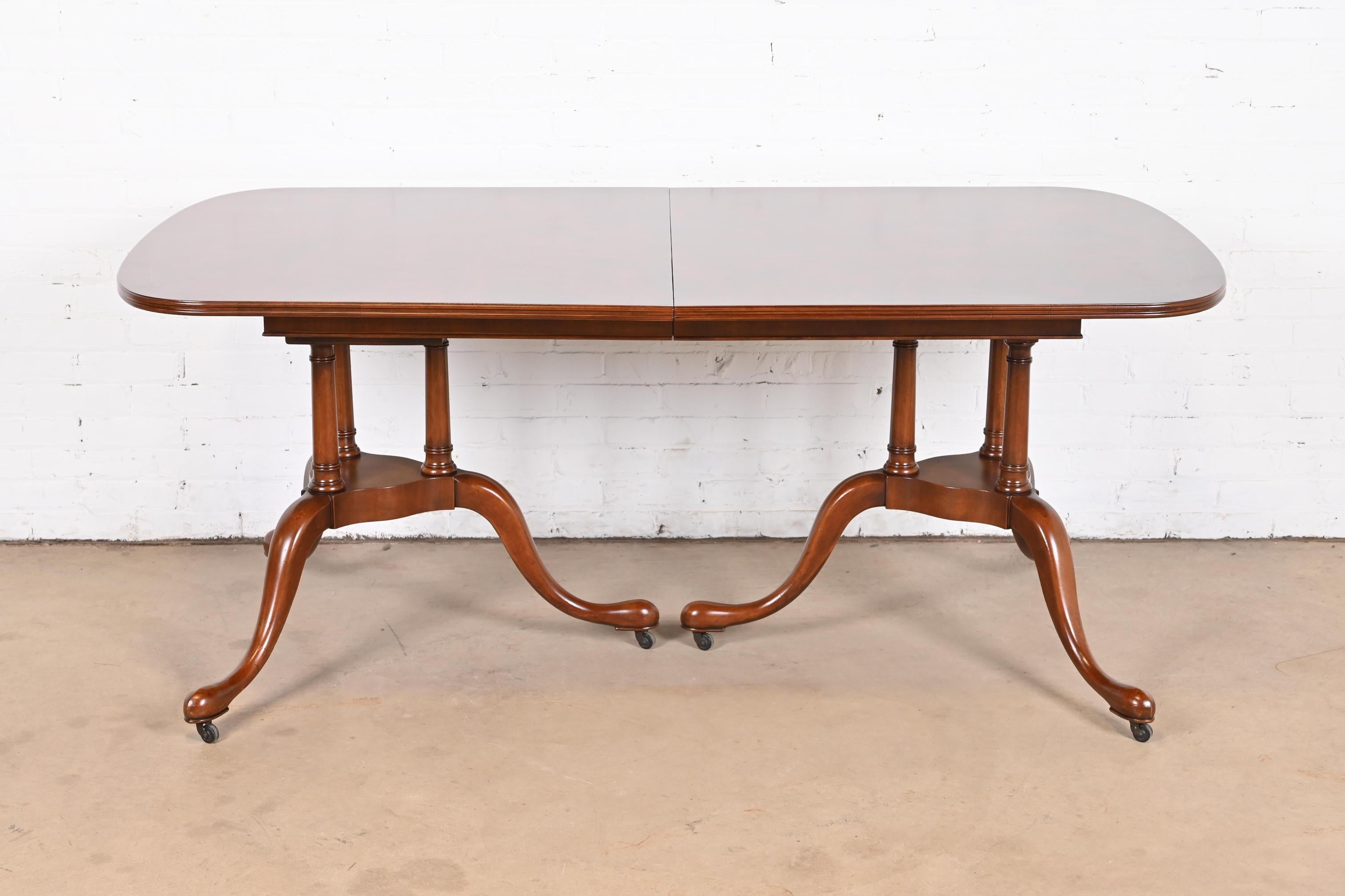 Georgian Mahogany and Burlwood Double Pedestal Dining Table by Irwin, Refinished For Sale 4