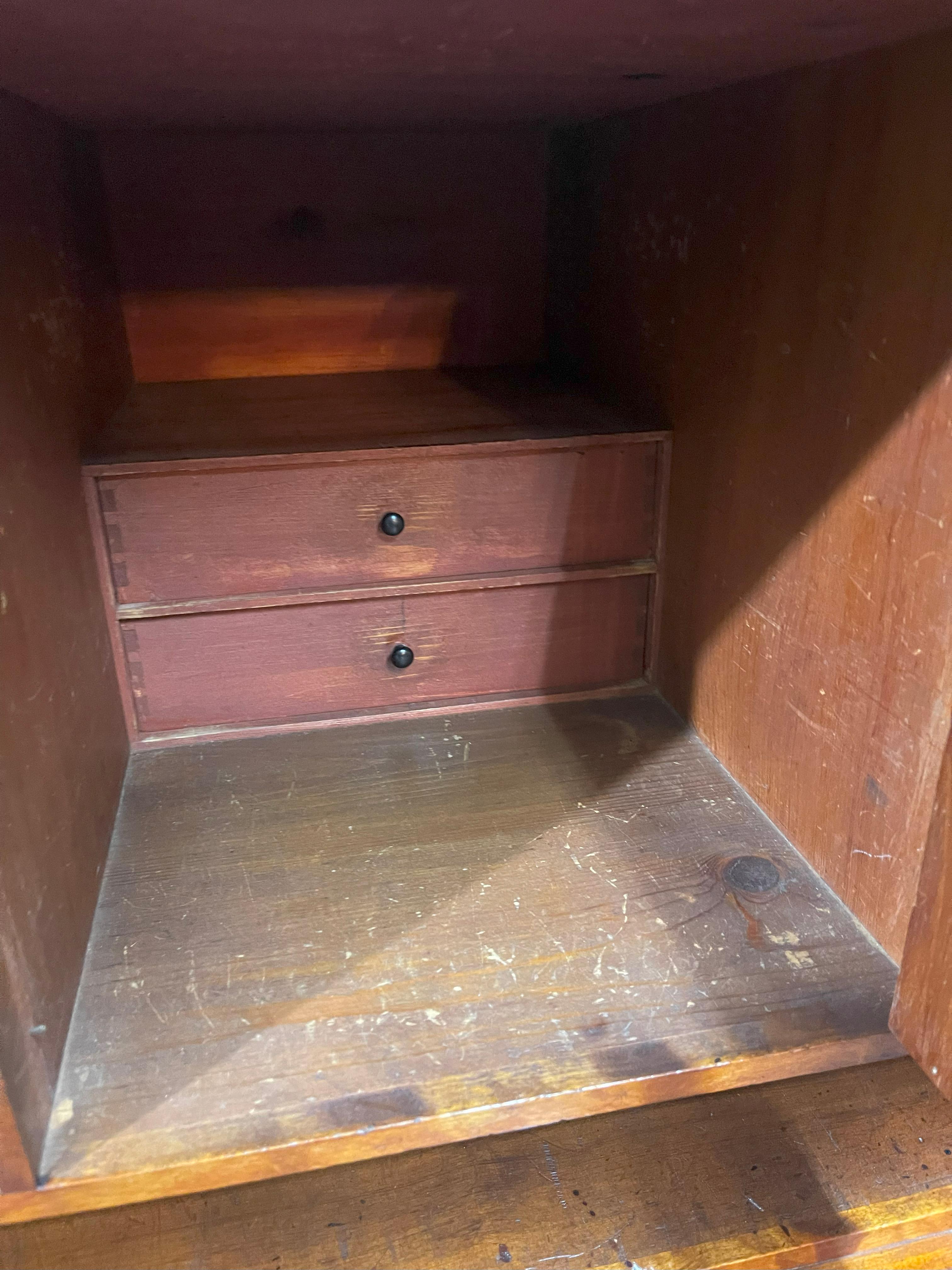 Georgian Mahogany and Satinwood Inlaid Secretaire Chest, England circa 1800 For Sale 12