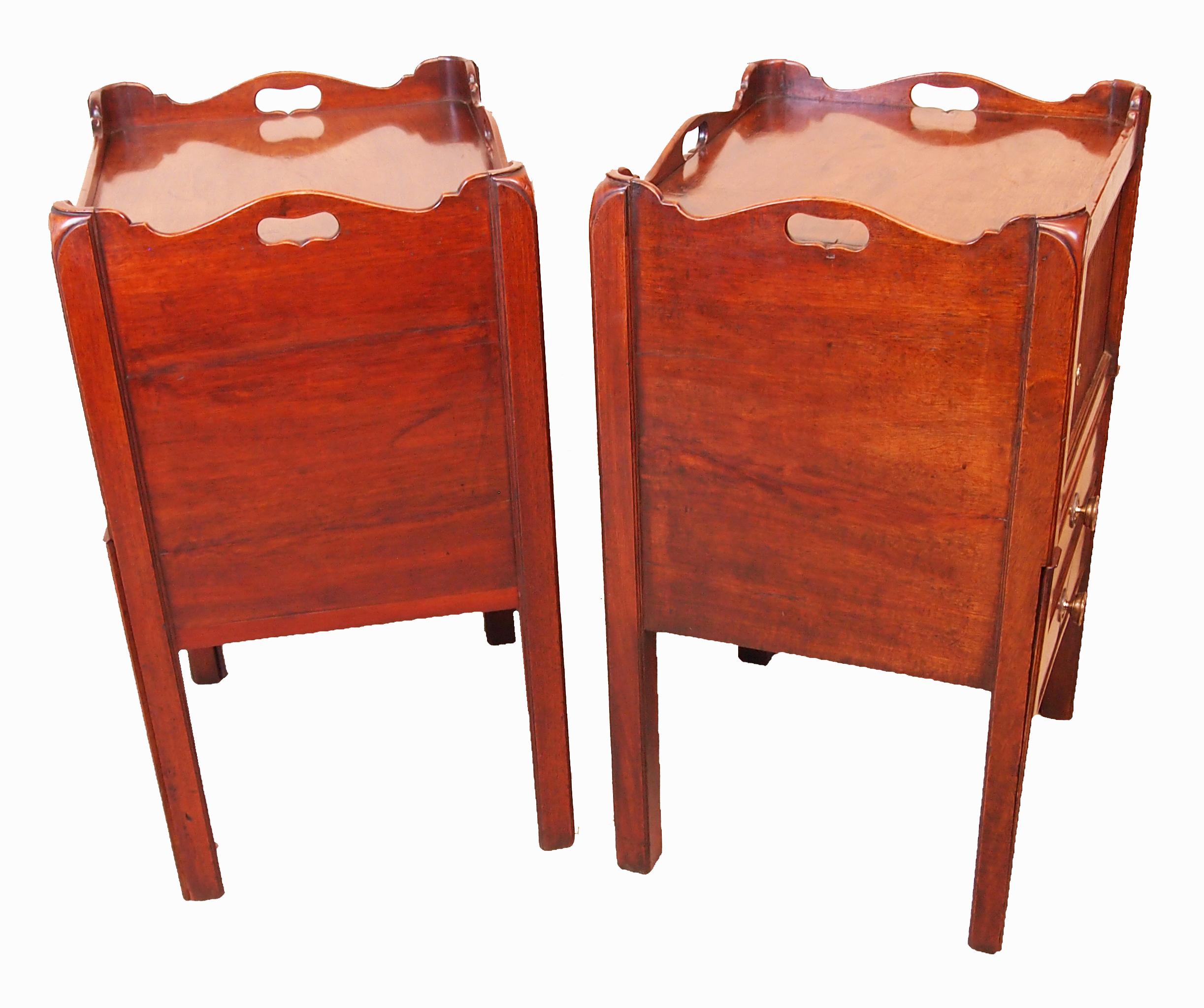 Georgian Mahogany Antique Pair of Bedside Night Tables In Good Condition In Bedfordshire, GB