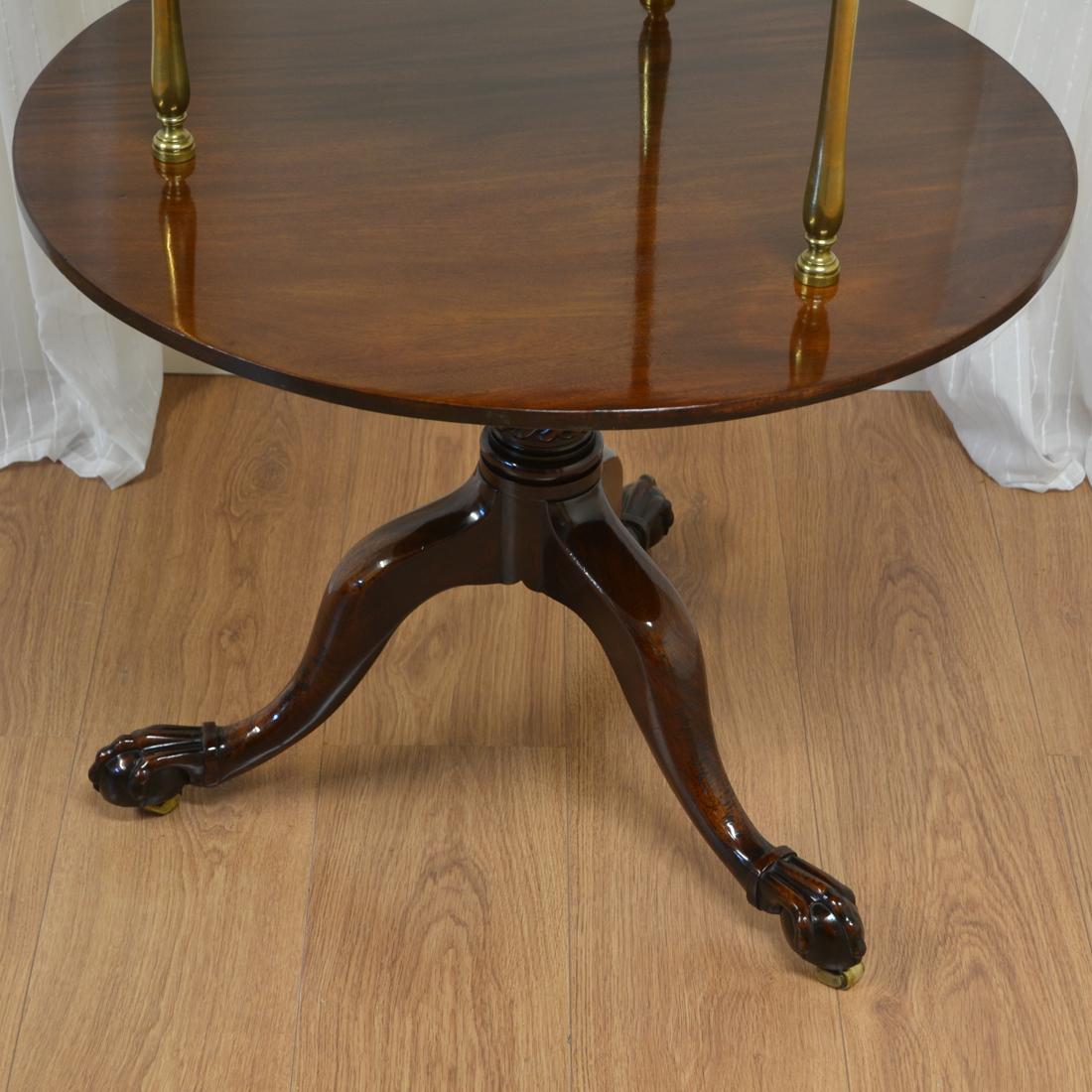 18th Century Georgian Mahogany Antique Two Tier Circular Occasional Lamp Table For Sale 3