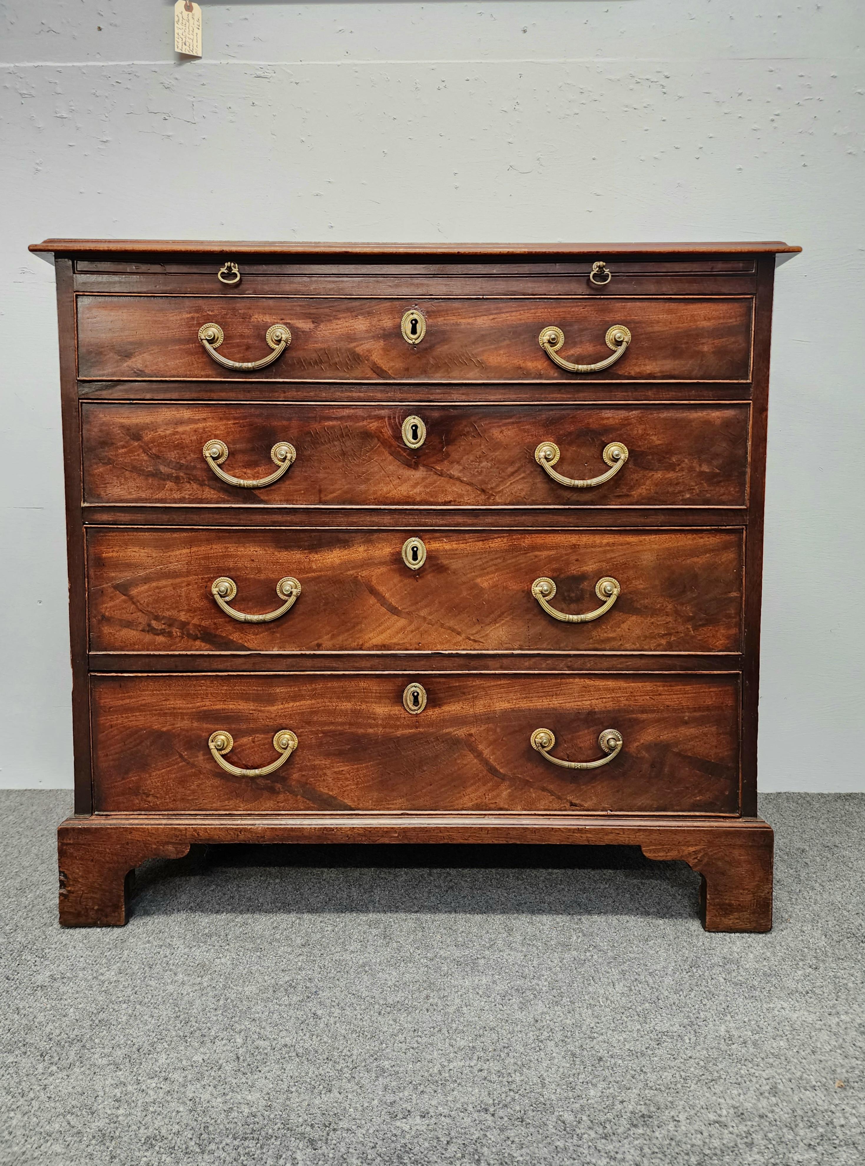 Georgian Mahogany Bachelors Chest England Circa 1790 In Good Condition For Sale In Hudson, NY