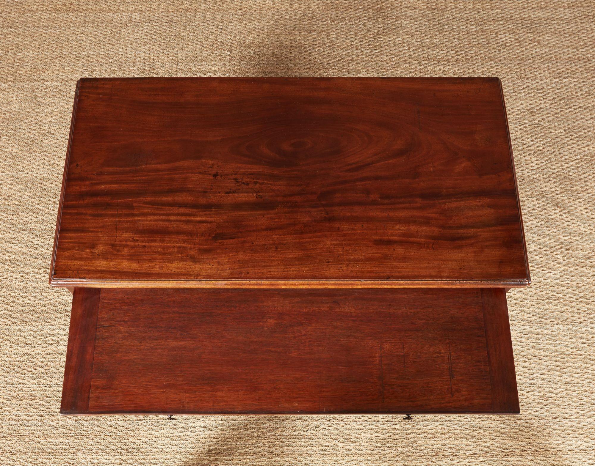Georgian Mahogany Bachelor's Chest For Sale 5