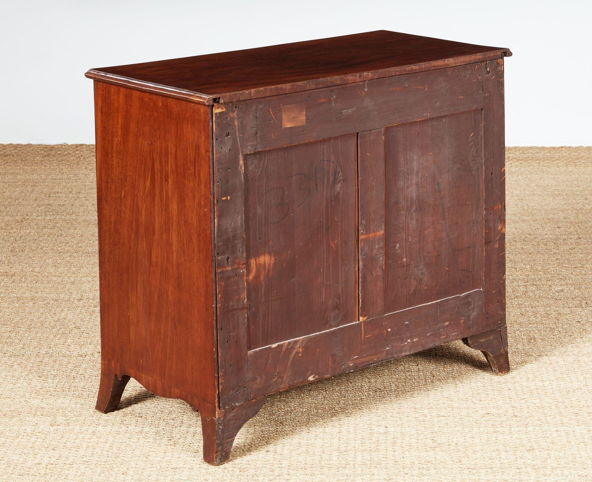 Georgian Mahogany Bachelor's Chest For Sale 11