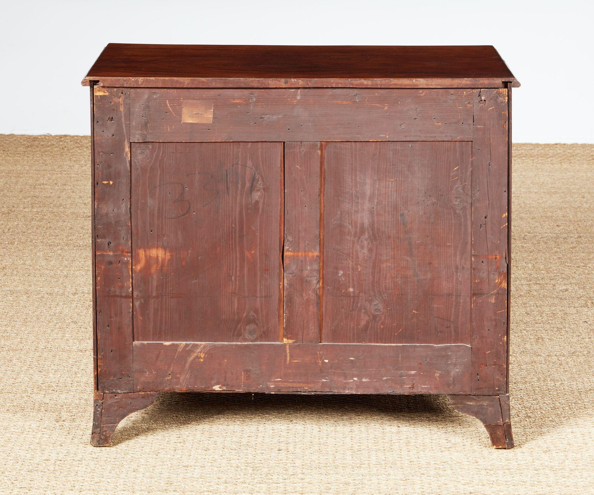 Georgian Mahogany Bachelor's Chest For Sale 12