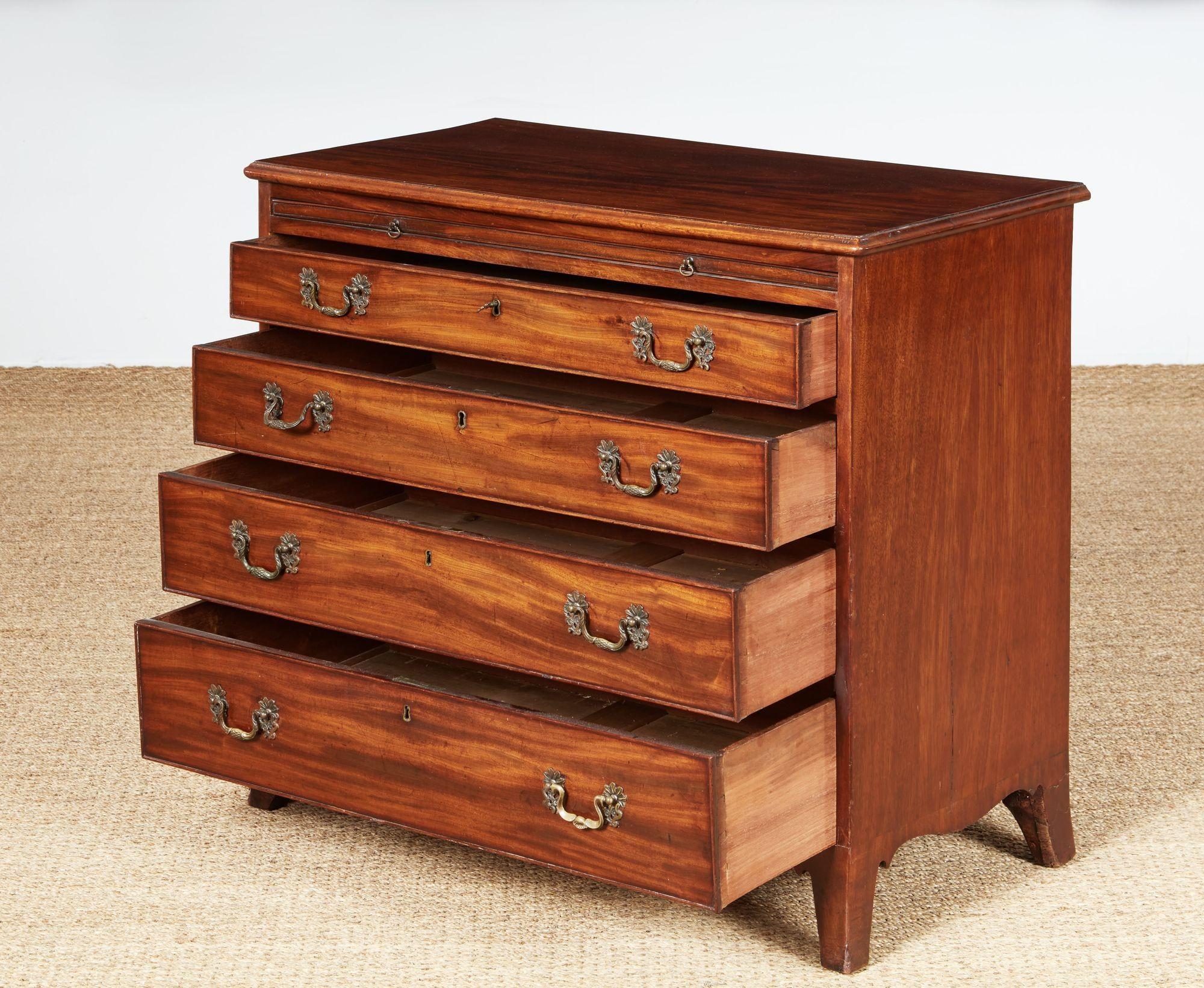 18th Century Georgian Mahogany Bachelor's Chest For Sale