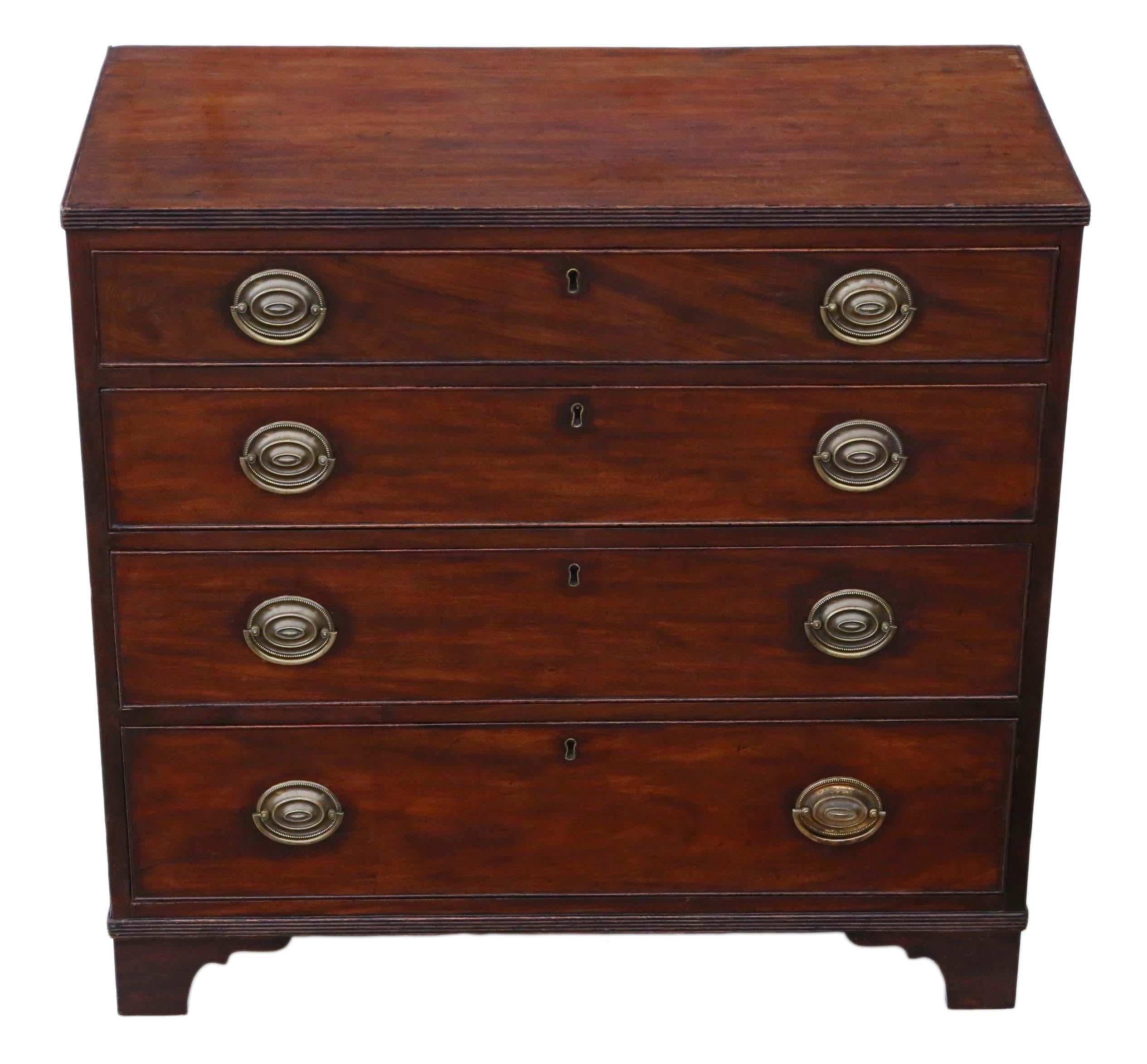 Antique quality Georgian mahogany bachelor's chest of drawers, circa 1820.
This is a lovely chest, that is full of age and character.
A rare quality piece with clean simple lines.
Solid, no loose joints and no woodworm.
The drawers slide freely.