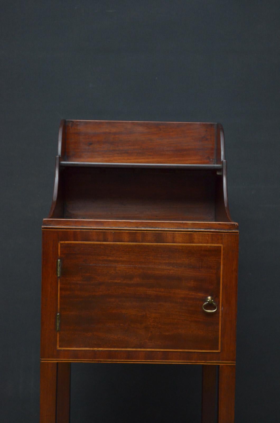 Georgian Mahogany Bedside Cabinet In Good Condition In Whaley Bridge, GB