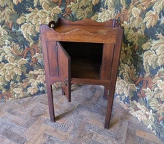 Georgian mahogany bedside cabinet / nightstand