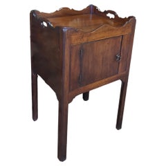 Georgian mahogany bedside cabinet / nightstand