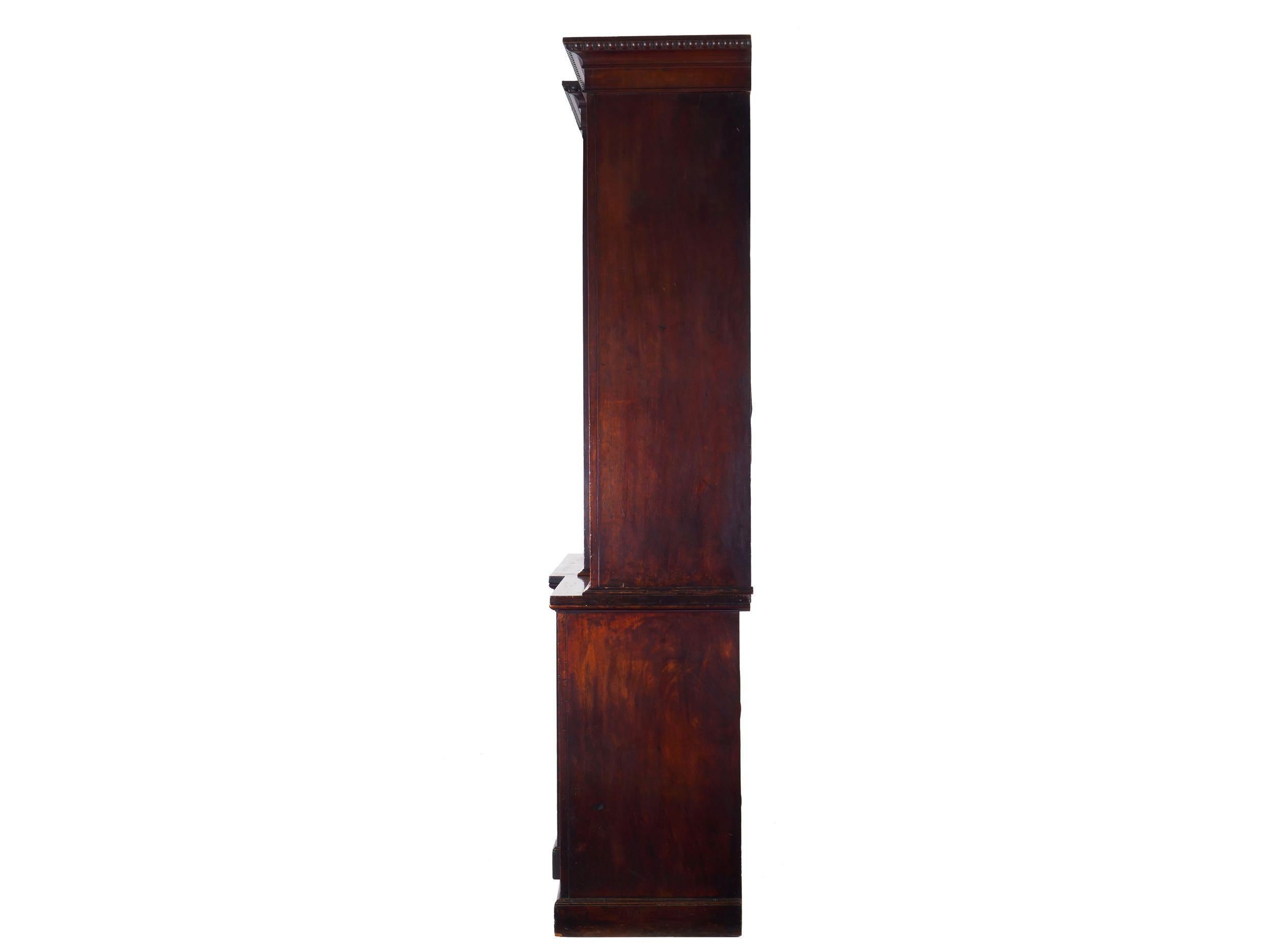 Georgian Mahogany Blind-Door Breakfront Library Bookcase Cabinet, England In Good Condition In Shippensburg, PA