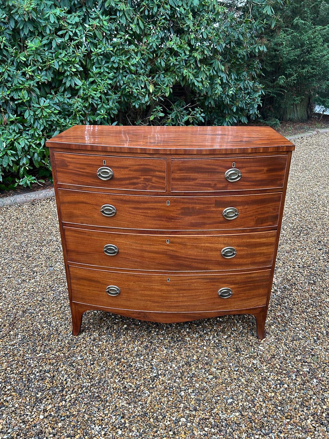 A good quality Georgian mahogany bow front chest of drawers – two short and three long mahogany lined drawers, oval brass handles and splayed feet.

circa: 1820

Dimensions:
Height: 41.5 inches – 105 cms
Width: 42 inches – 107 cms
Depth: 18.5