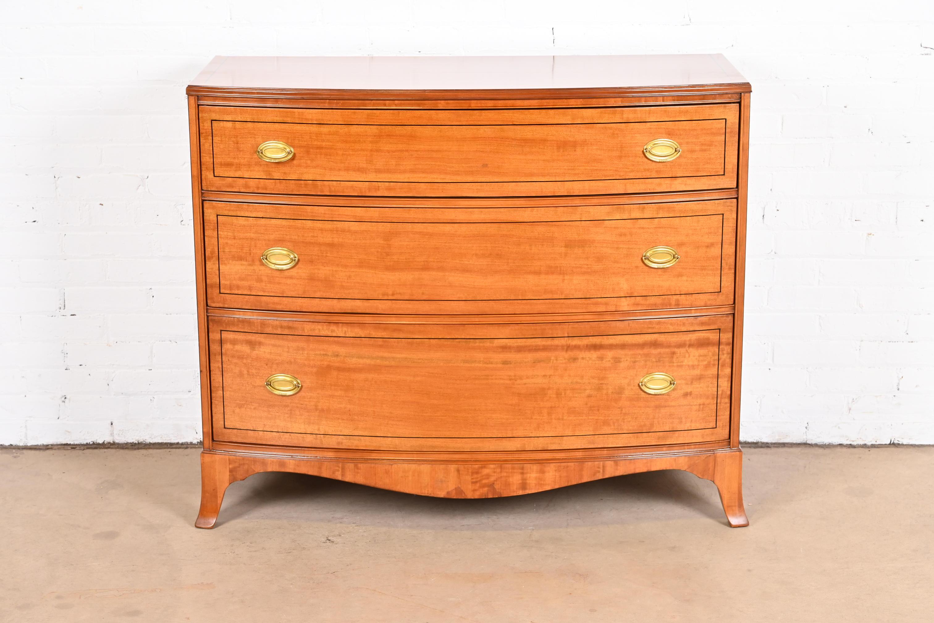 An exceptional Georgian style dresser chest or commode

In the manner of Baker Furniture

USA, Mid-20th Century

Mahogany, with ebony string inlay and original brass hardware.

Measures: 48