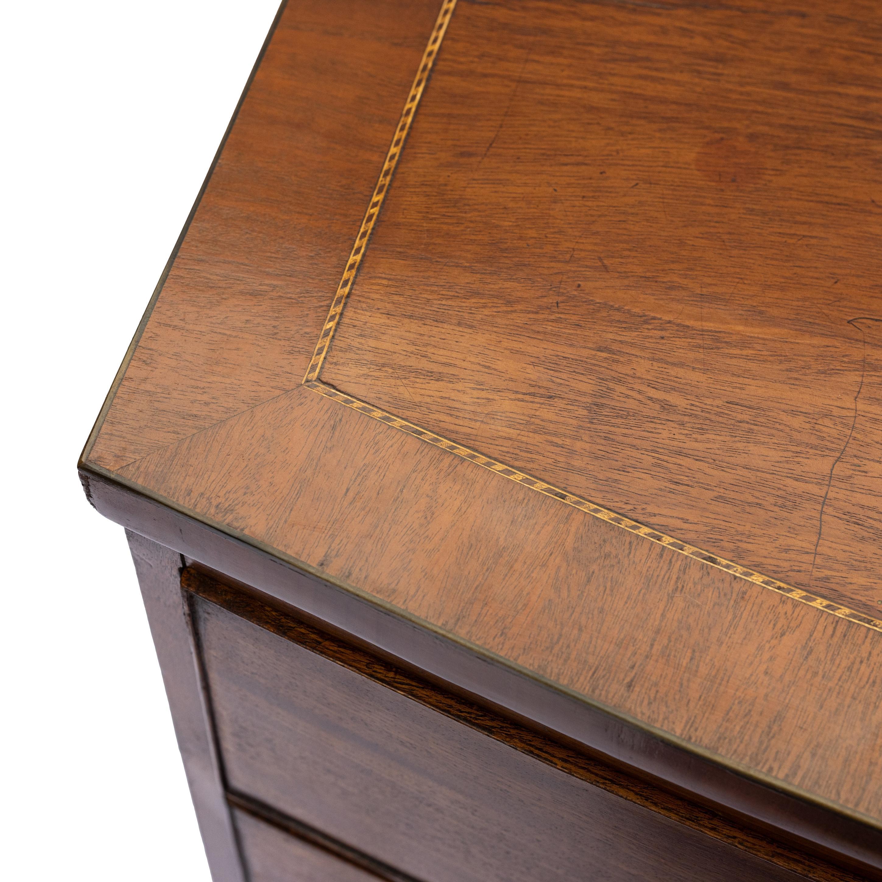 Georgian Mahogany Bow-Front Chest of Drawers with Satinwood Inlay, ca. 1820 1