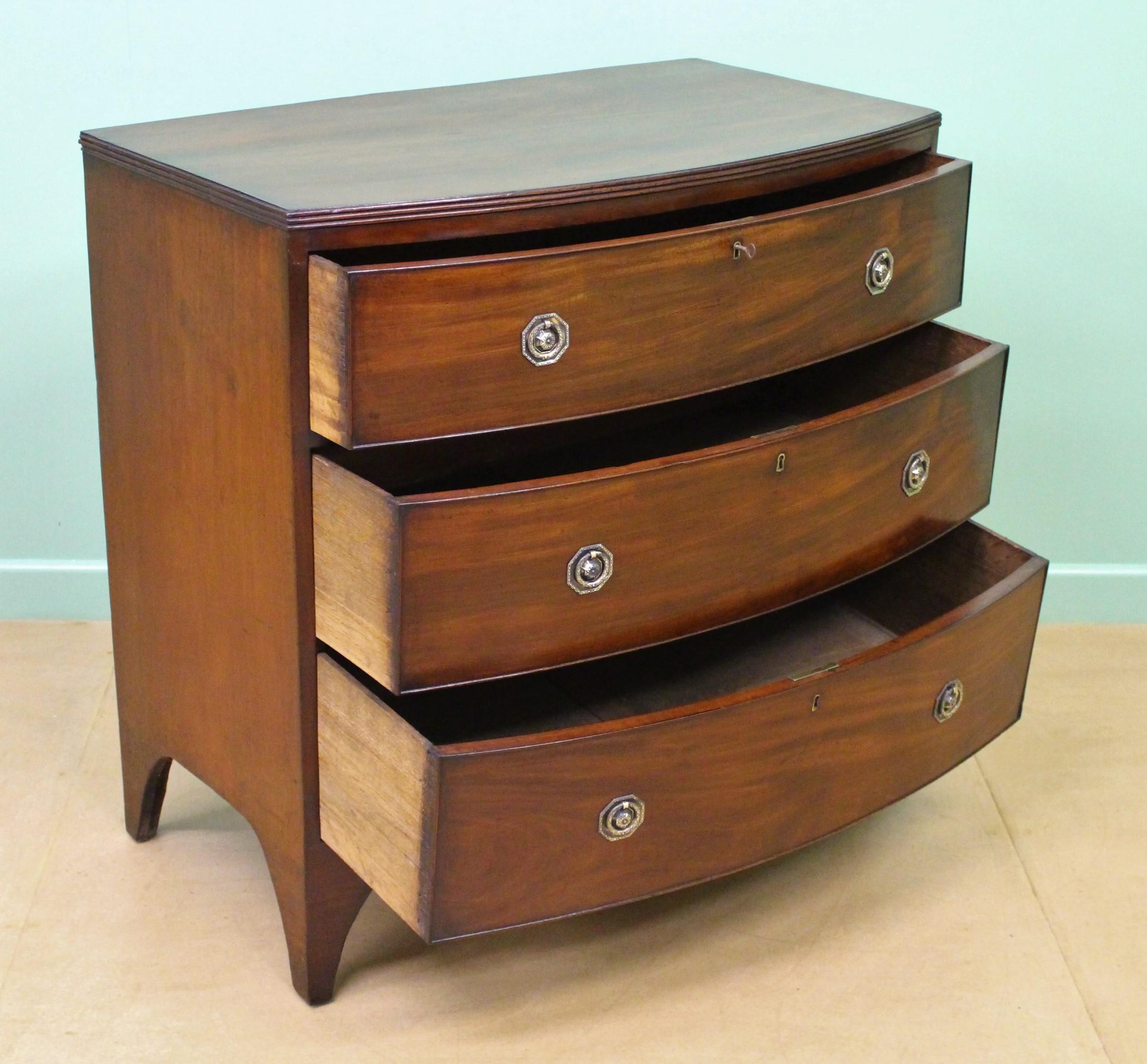 Georgian Mahogany Bow Fronted Chest of Drawers 1