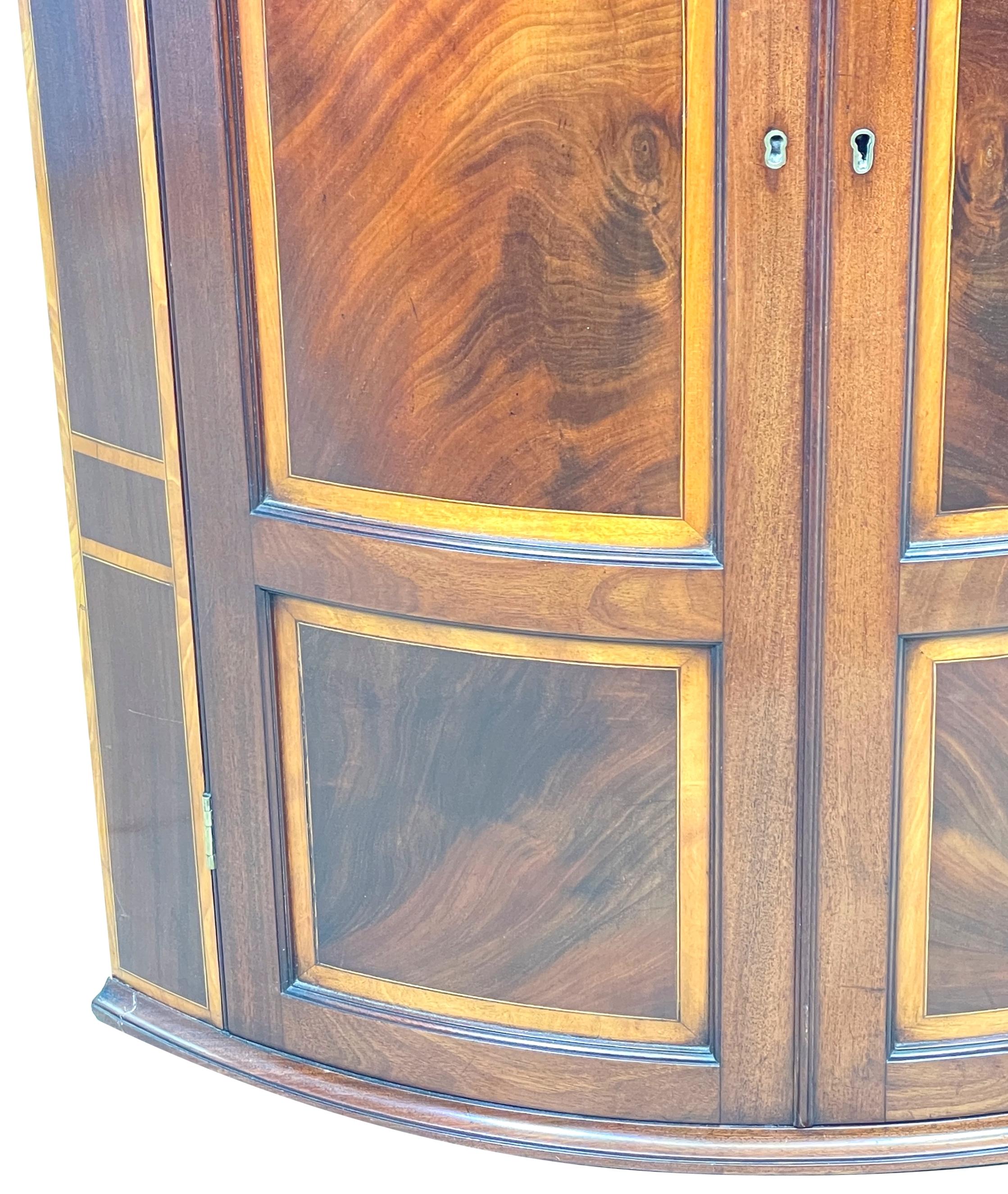 Georgian Mahogany Bowfront Corner Cupboard In Good Condition For Sale In Bedfordshire, GB