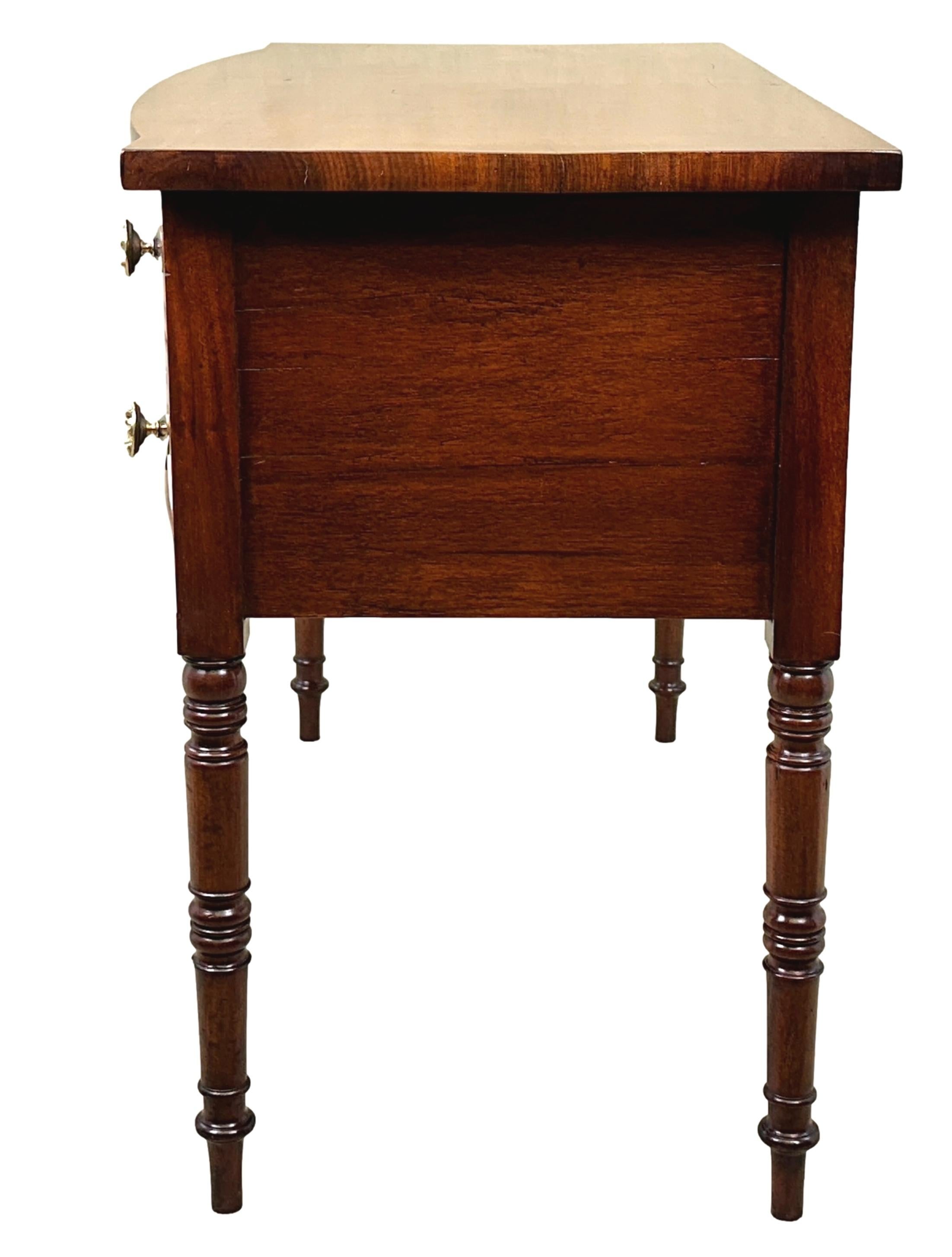 Georgian Mahogany Bowfront Dressing Table For Sale 2