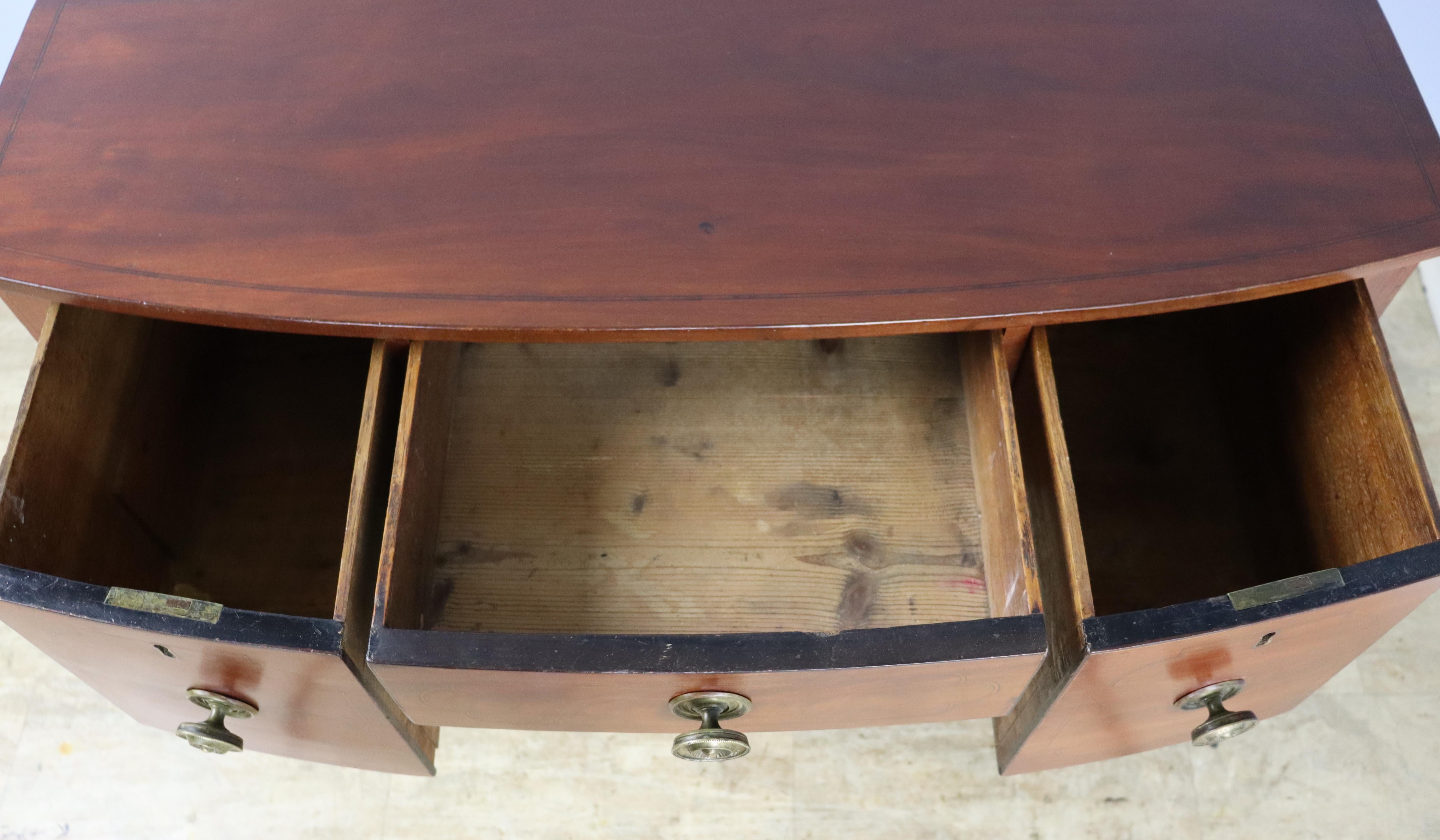 Georgian Mahogany Bowfront Side Table or Small Server For Sale 5