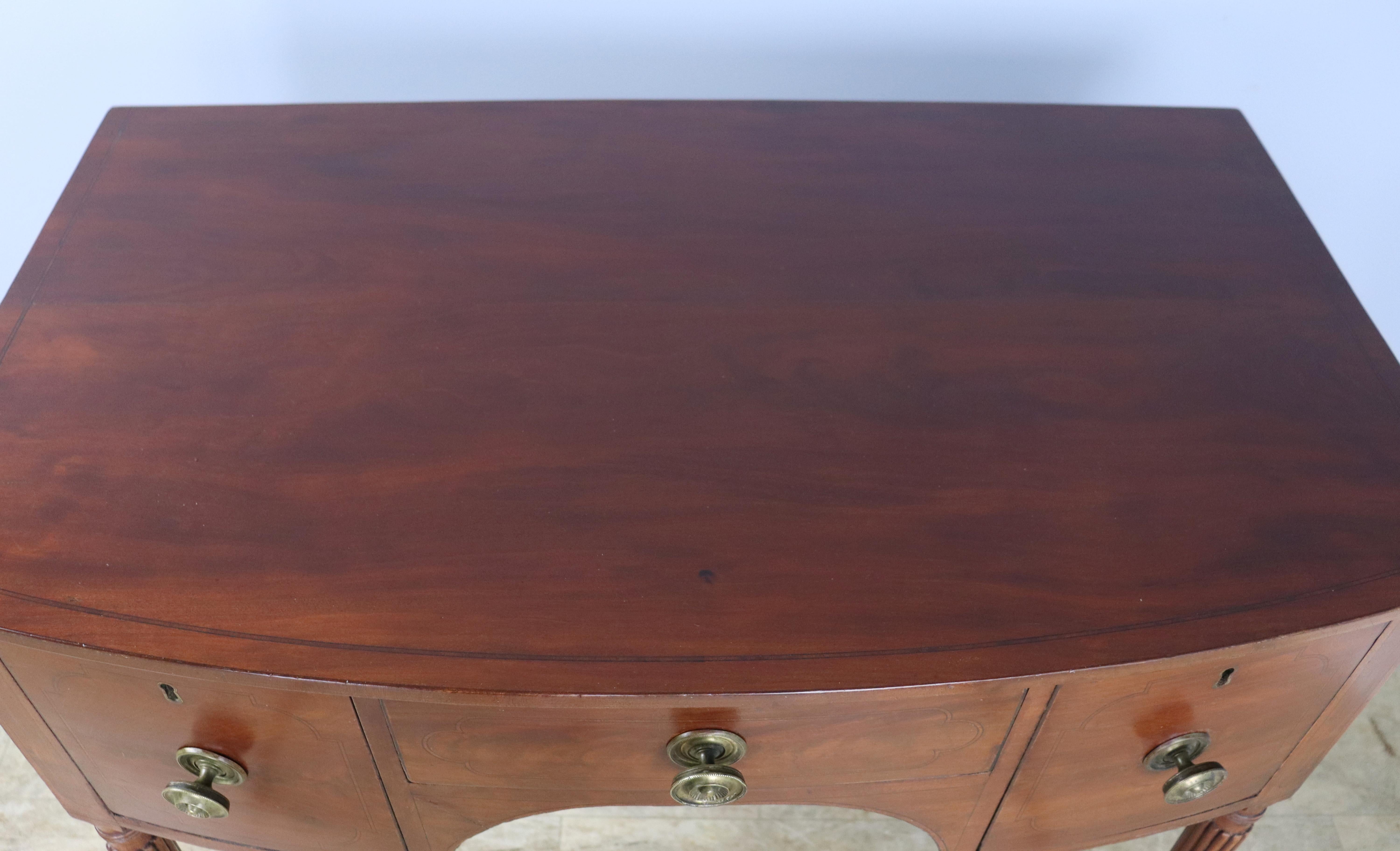 Georgian Mahogany Bowfront Side Table or Small Server For Sale 2