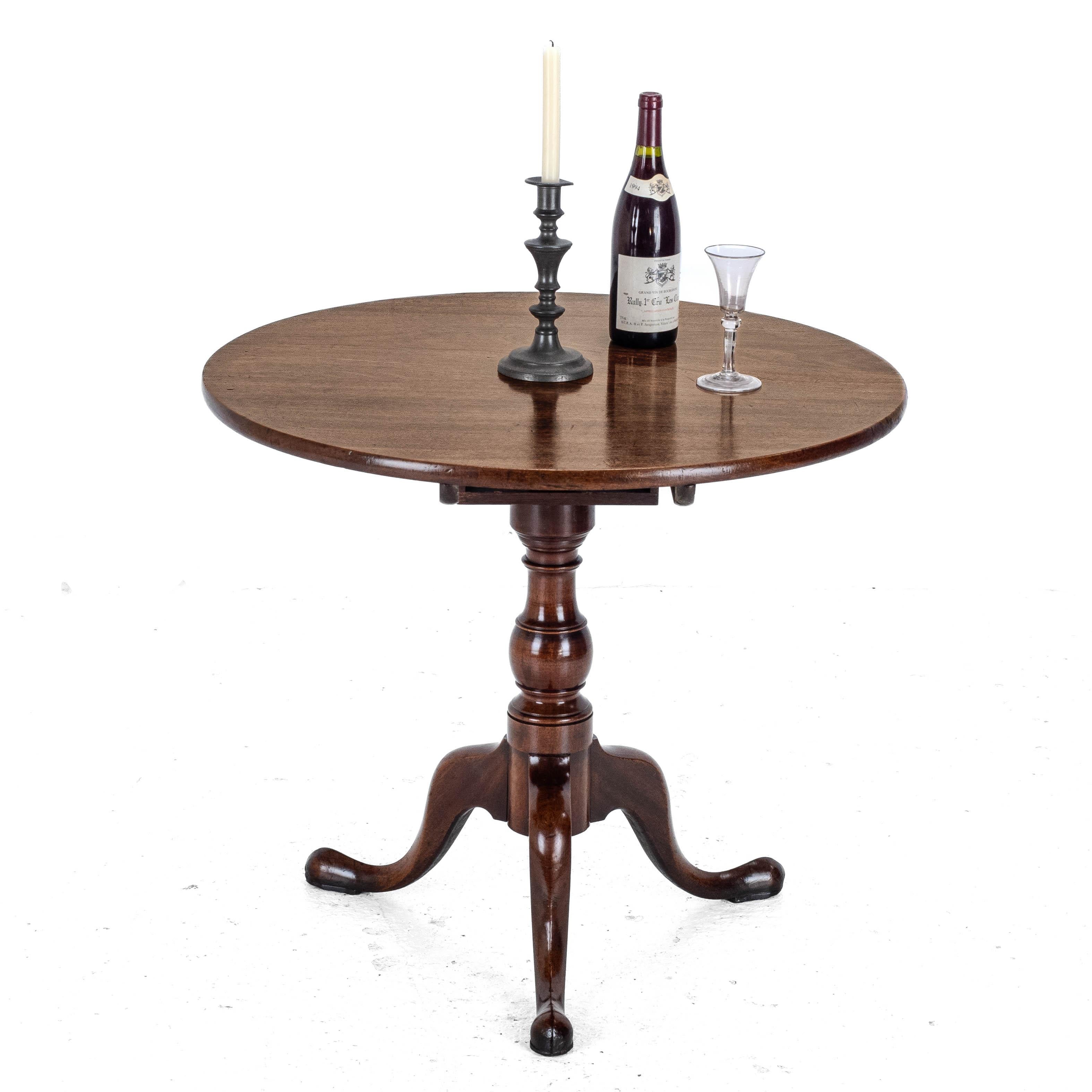 Mid c.18th Georgian Mahogany Birdcage Tripod Tilt Top Supper Table (George I/II) Bon état - En vente à Leeds, GB