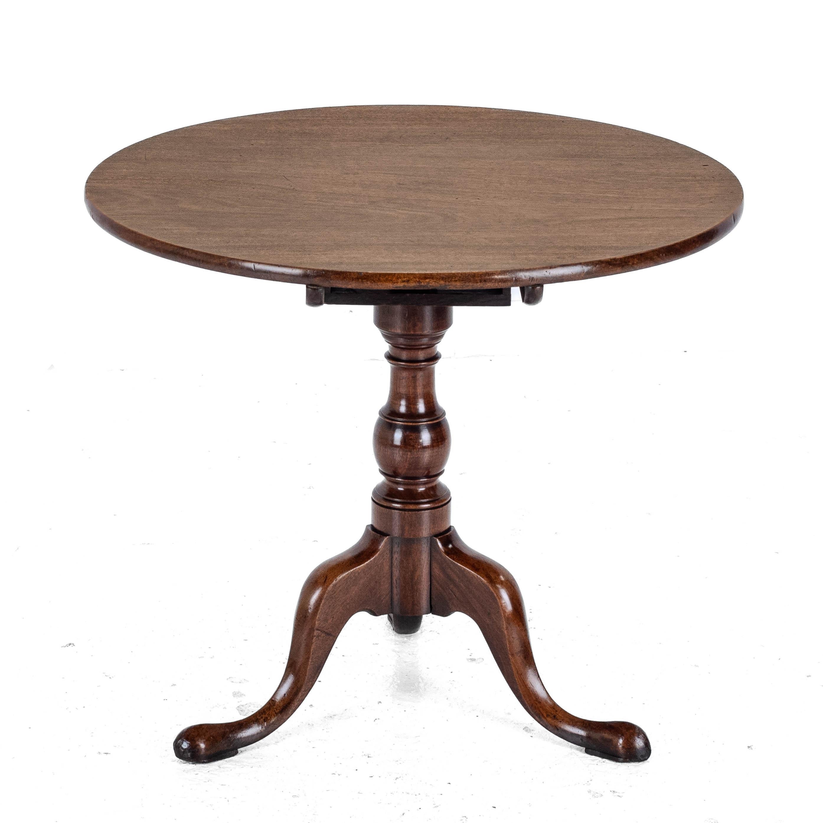 Anglais Mid c.18th Georgian Mahogany Birdcage Tripod Tilt Top Supper Table (George I/II) en vente