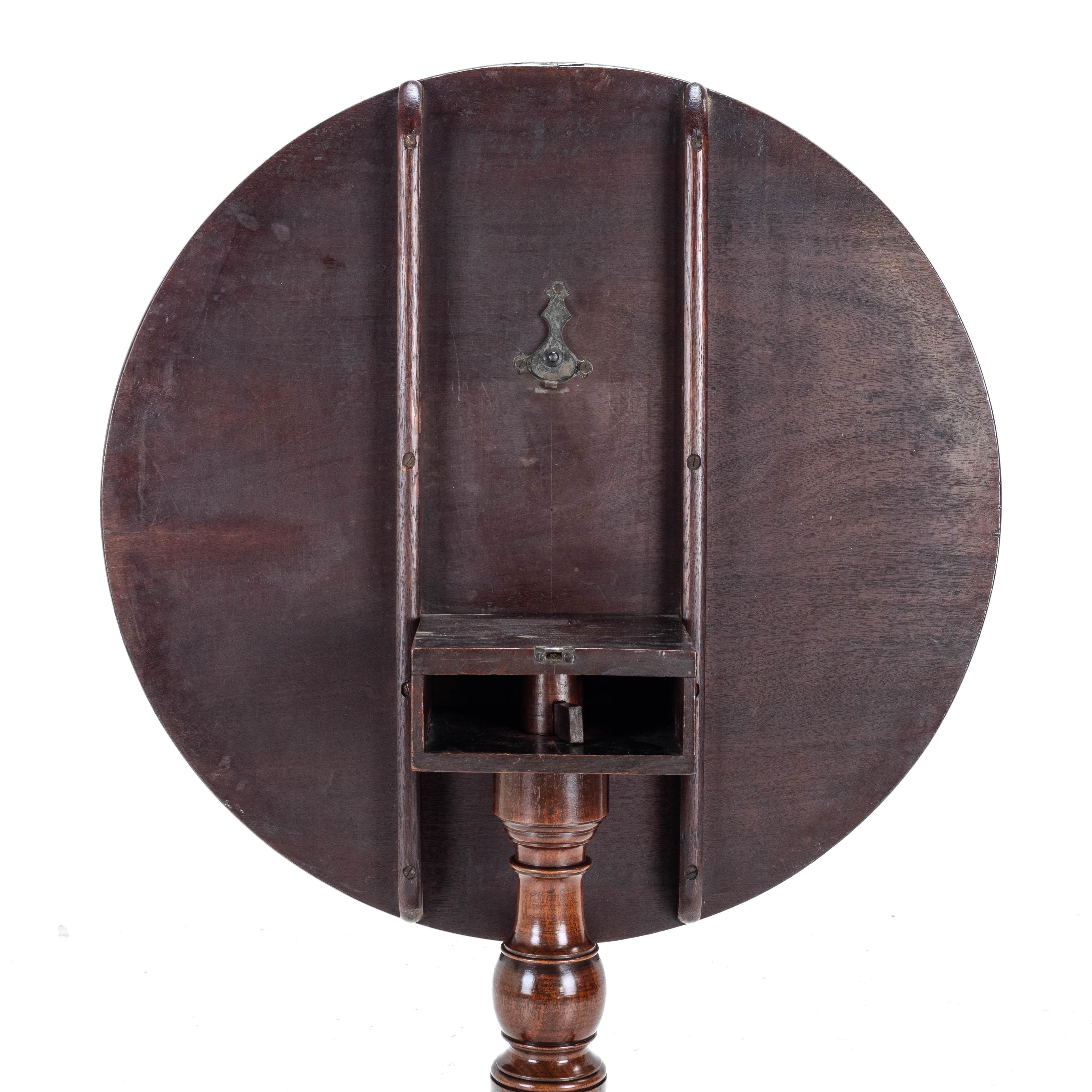 Mid c.18th Georgian Mahogany Birdcage Tripod Tilt Top Supper Table (George I/II) en vente 9