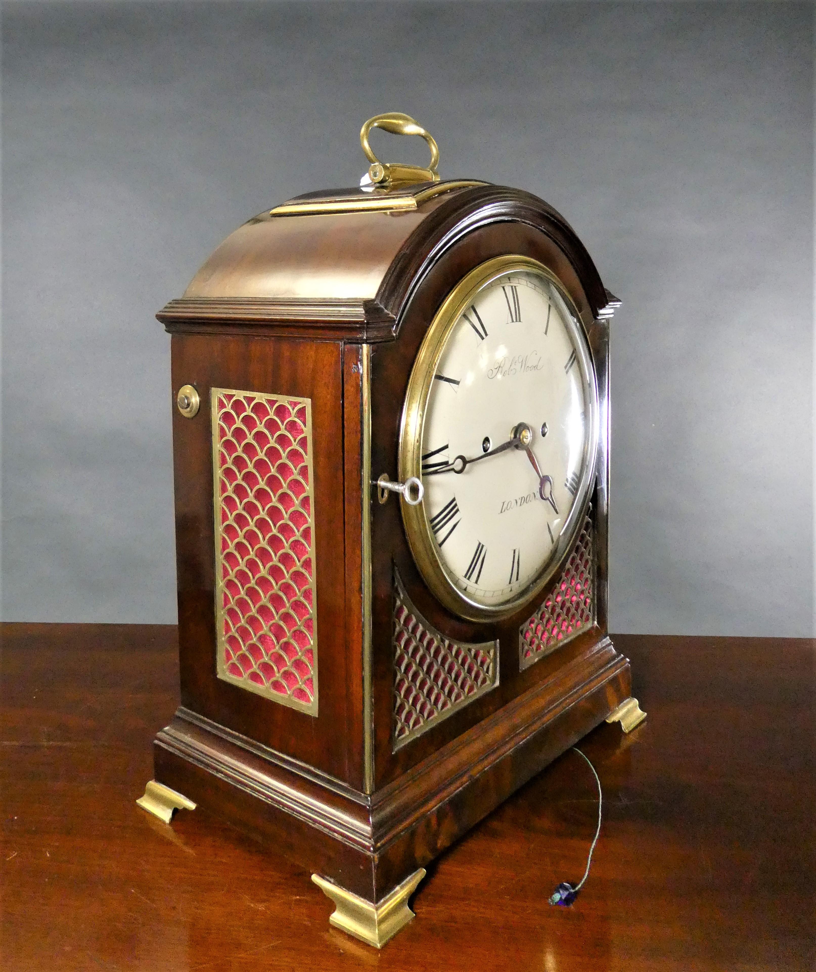 Georgian Mahogany Bracket Clock by Robert Wood, London In Good Condition For Sale In Norwich, GB