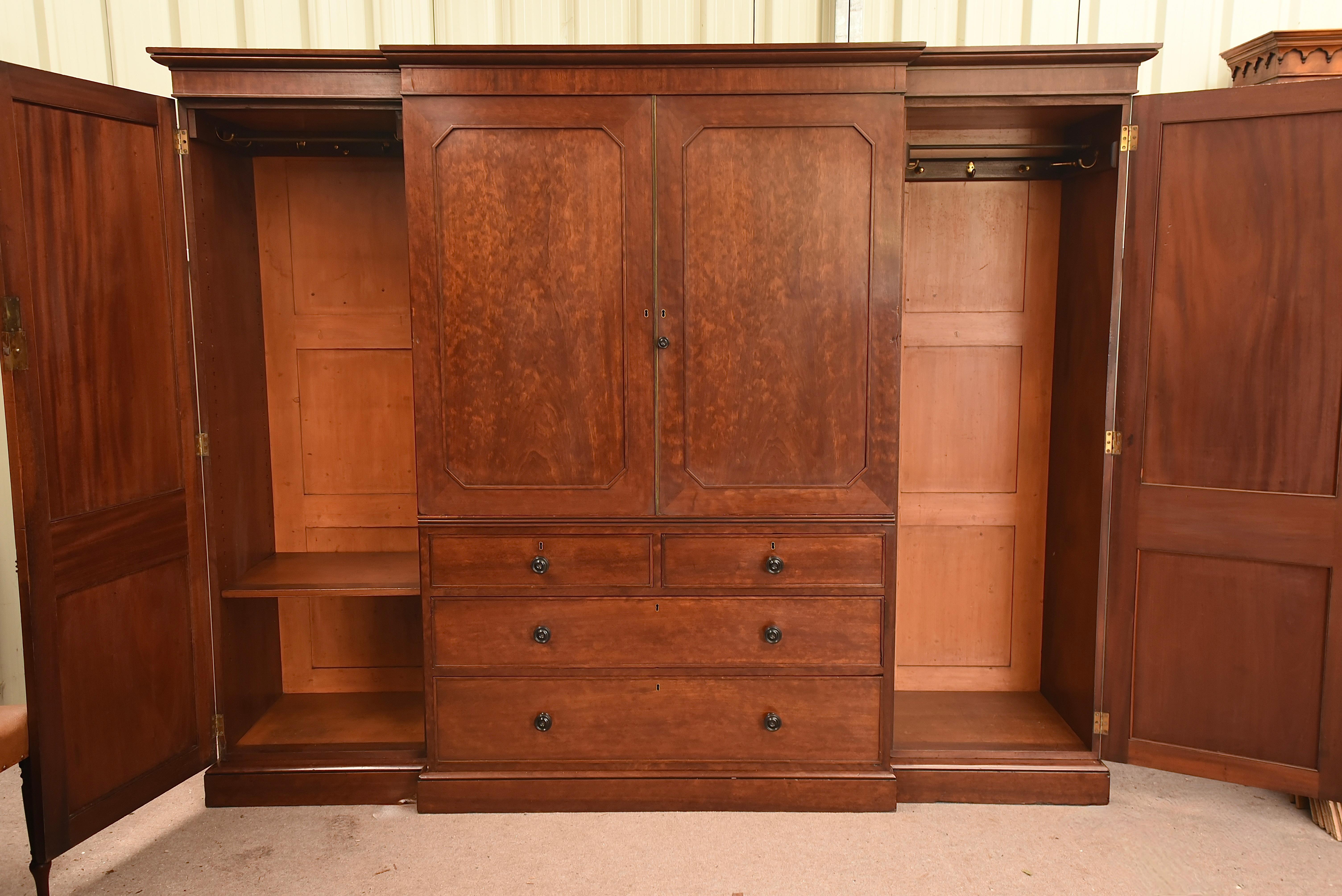Georgian mahogany breakfront armoire compactum wardrobe  In Good Condition In Chelmsford, GB