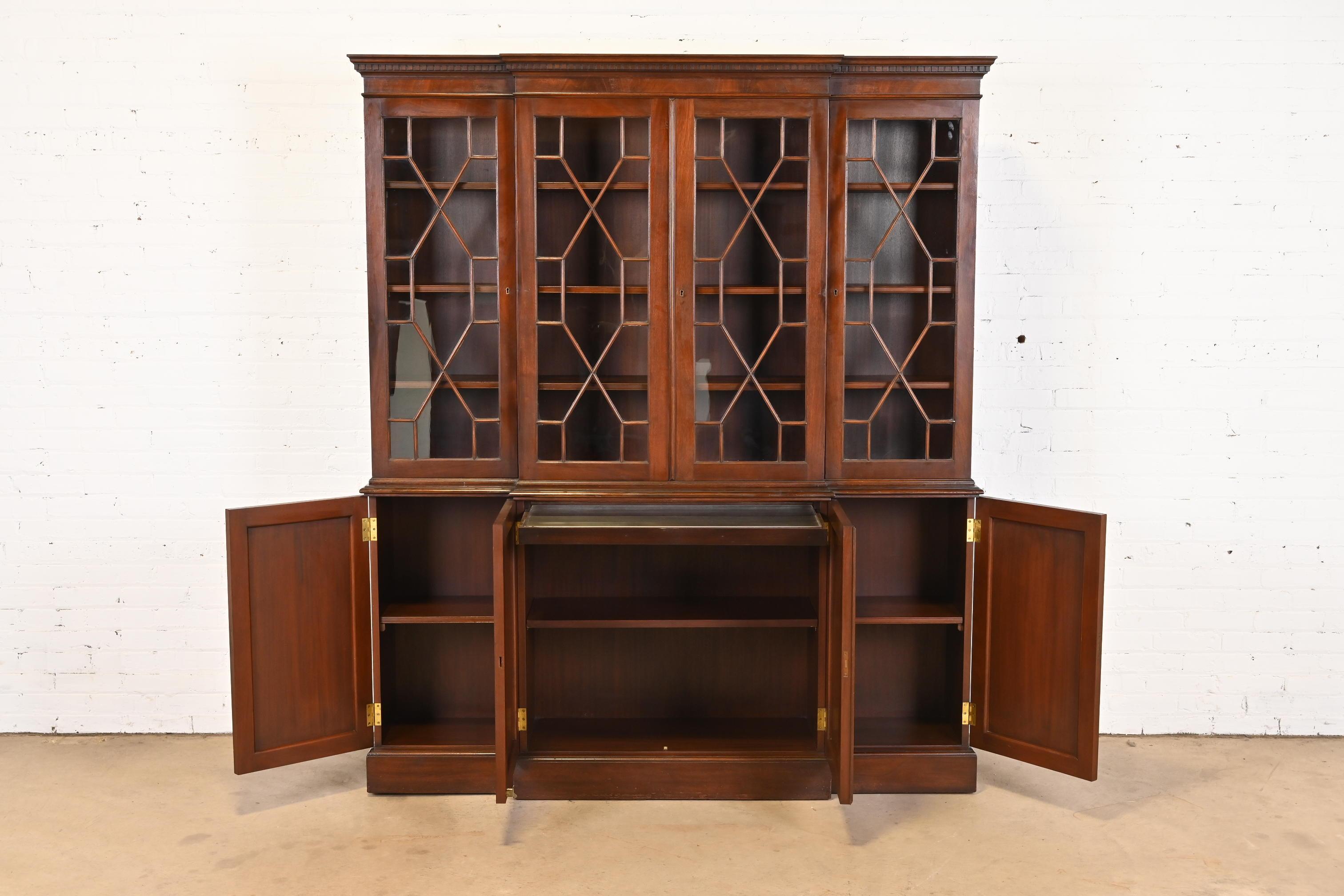 Georgian Mahogany Breakfront Bookcase Cabinet in the Manner of Baker Furniture 4