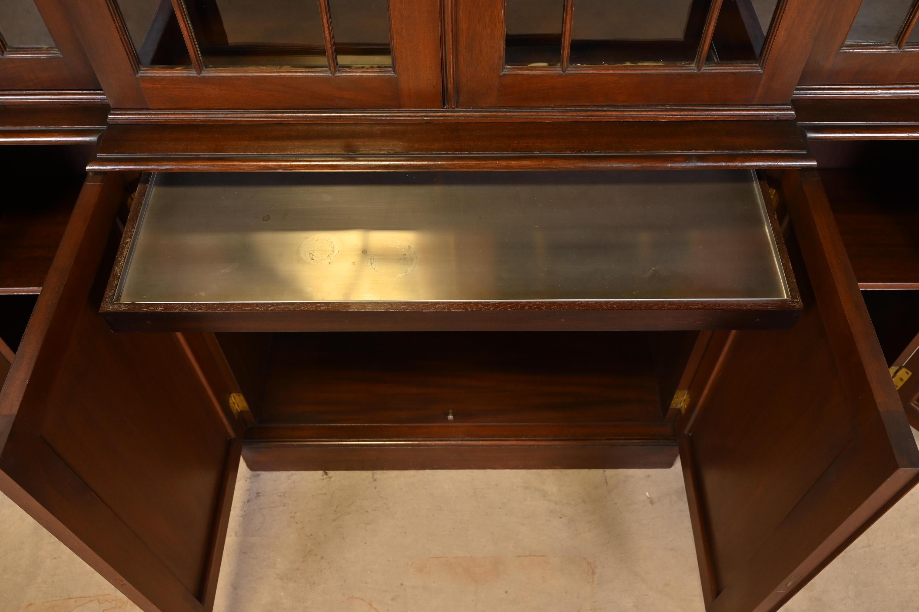 Georgian Mahogany Breakfront Bookcase Cabinet in the Manner of Baker Furniture 5