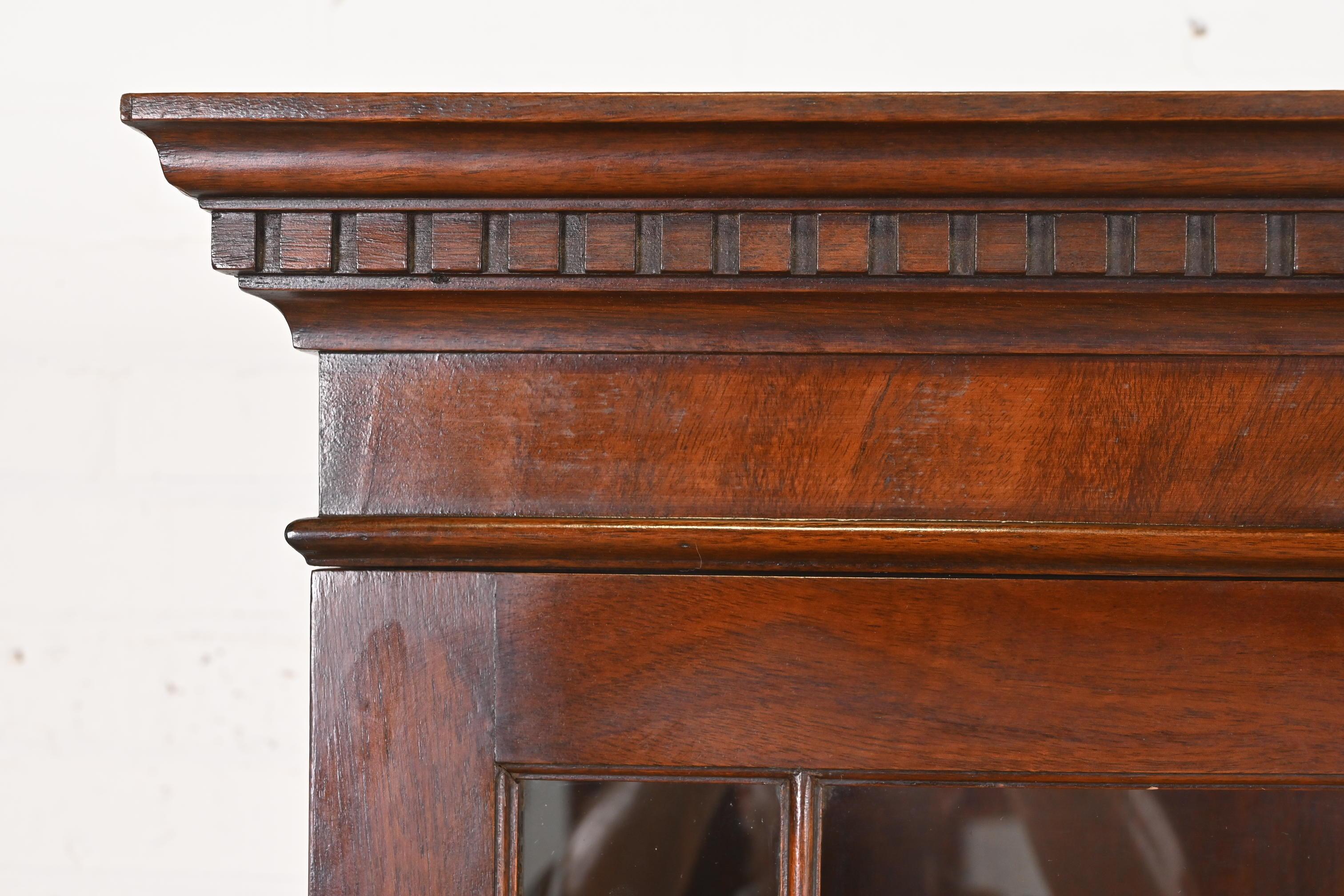 Georgian Mahogany Breakfront Bookcase Cabinet in the Manner of Baker Furniture 6