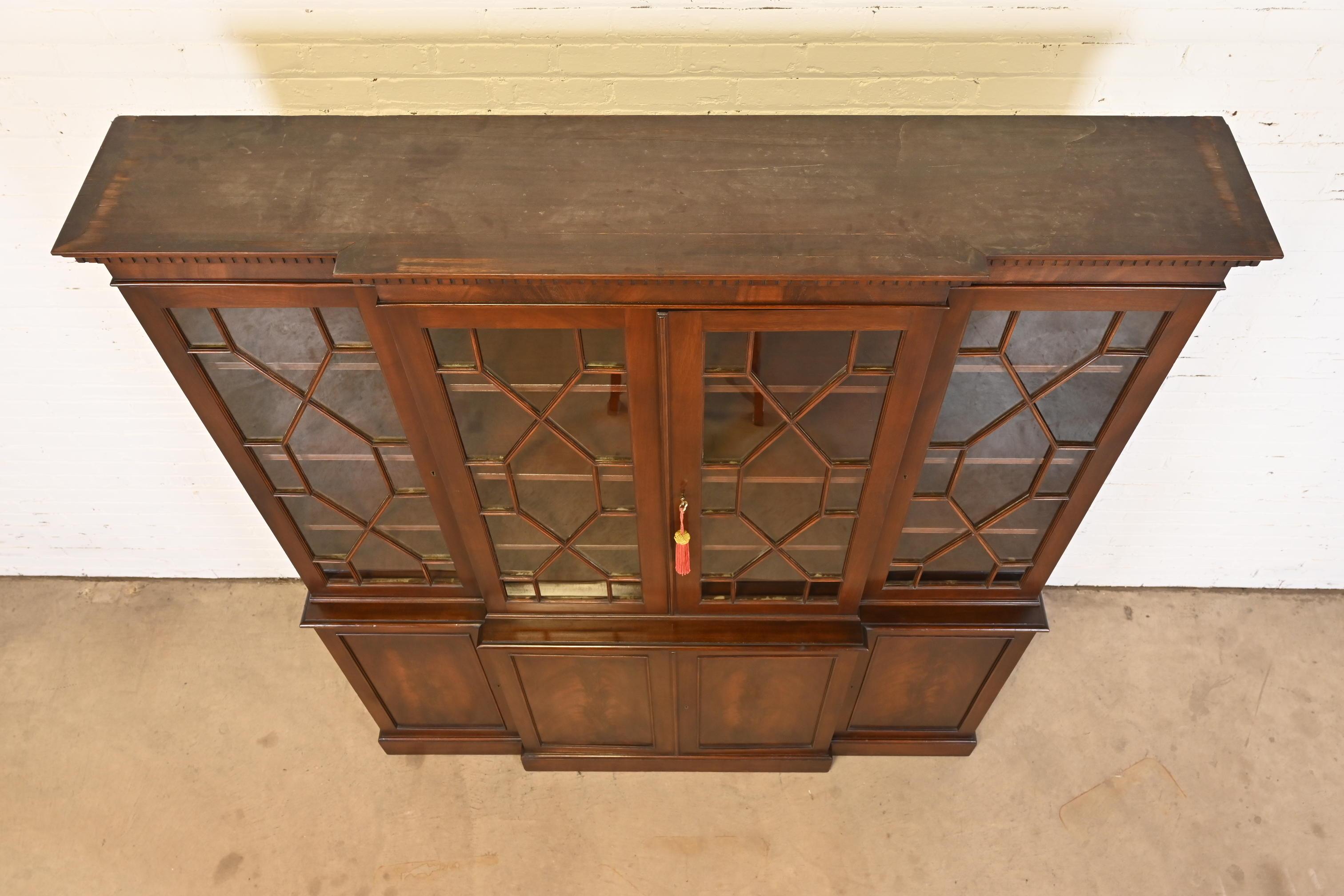 Georgian Mahogany Breakfront Bookcase Cabinet in the Manner of Baker Furniture 9