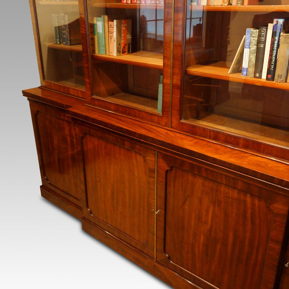 Georgian mahogany breakfront bookcase 

This Georgian mahogany breakfront bookcase was made in the late Georgian period.
These bookcases are superb items as they store so many books from your library.
Imagine how impressive this will look in